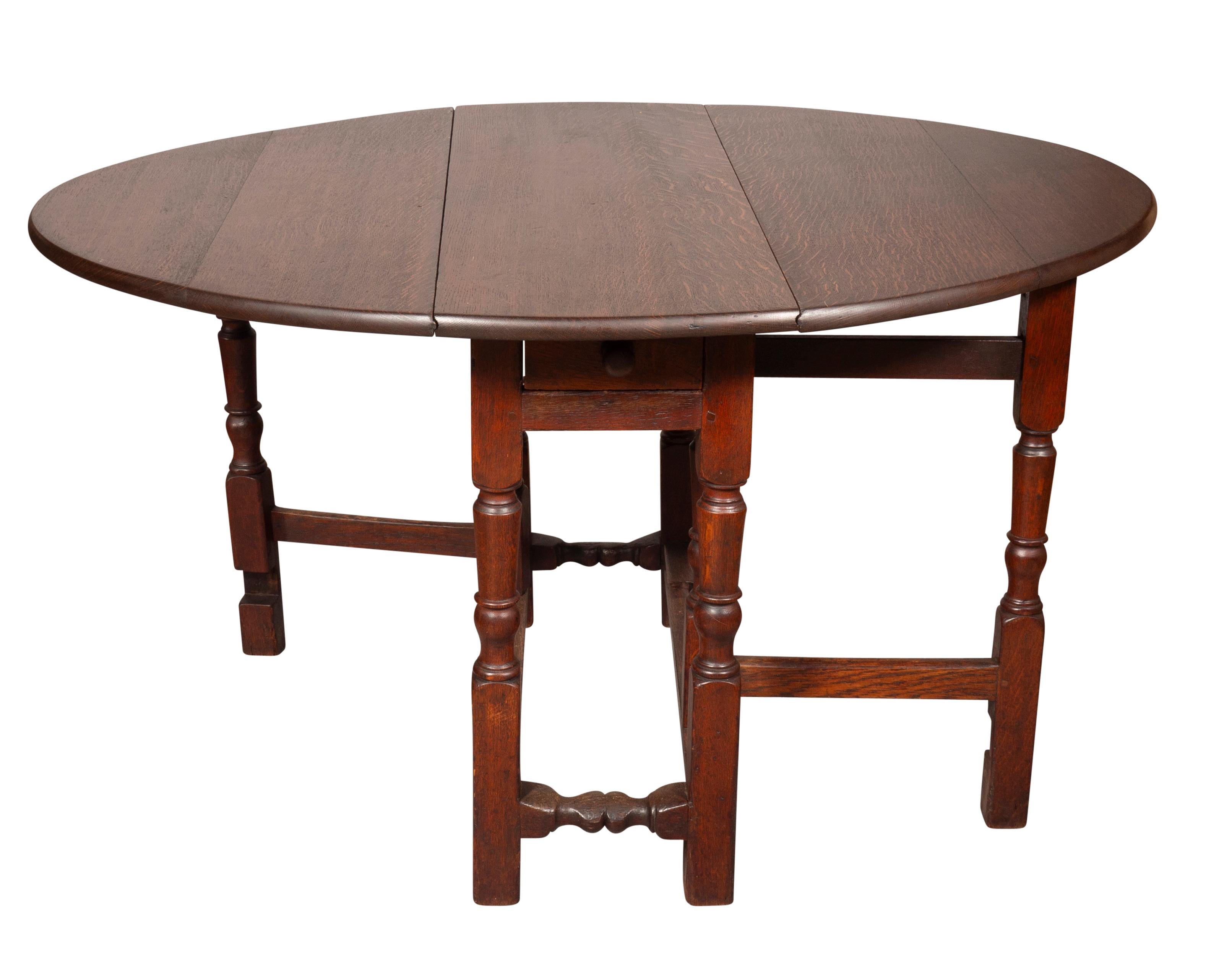 William And Mary Oak Gateleg Table In Good Condition For Sale In Essex, MA