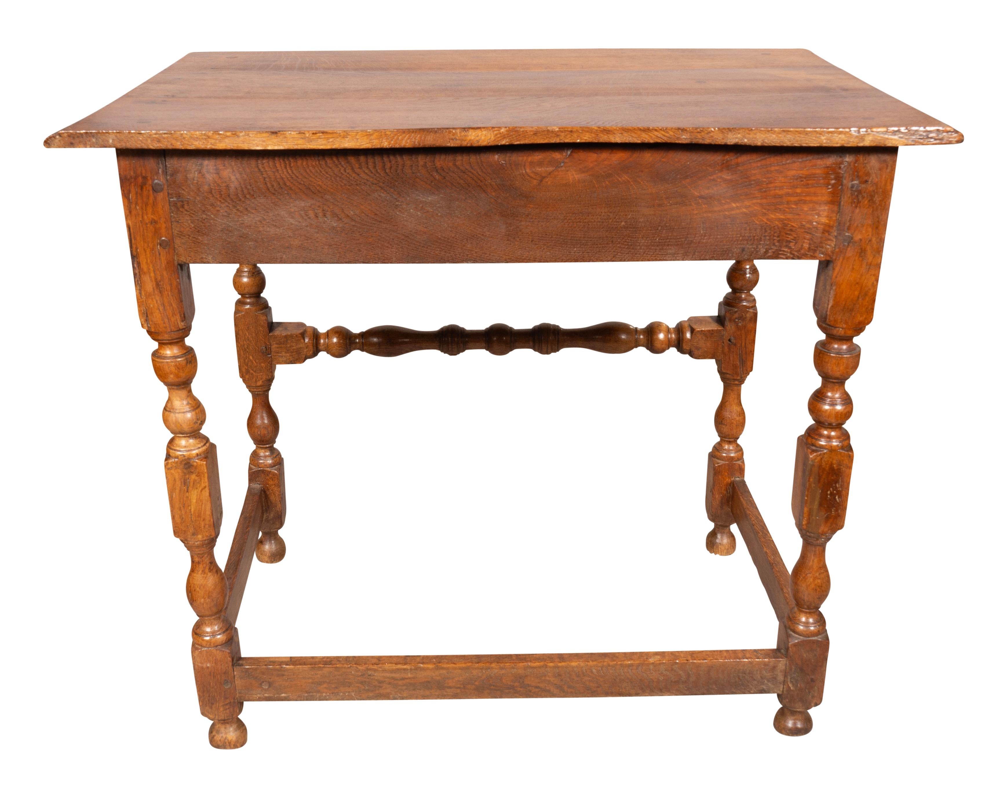 William And Mary Oak Tavern Table In Good Condition For Sale In Essex, MA