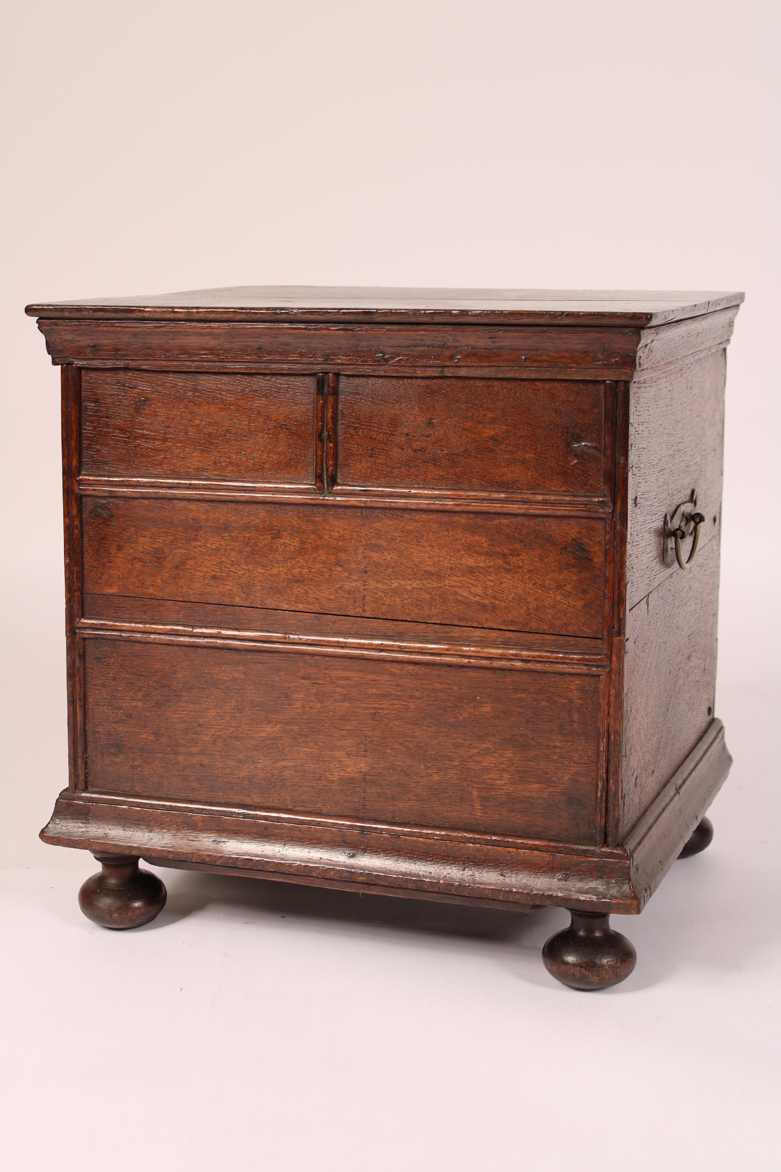 William and Mary Oak Trunk Guillermo y María en venta