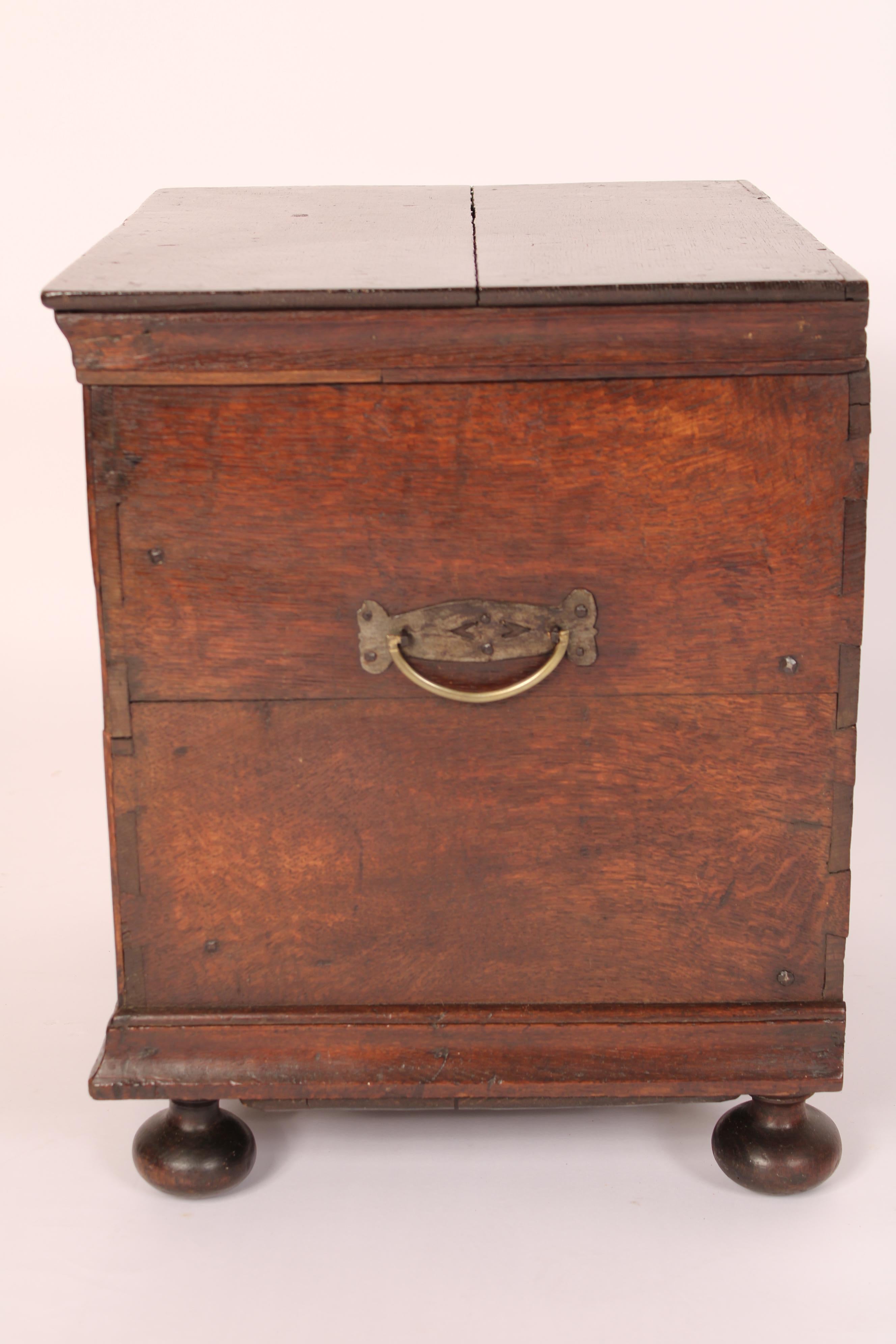 William and Mary Oak Trunk Inglés en venta