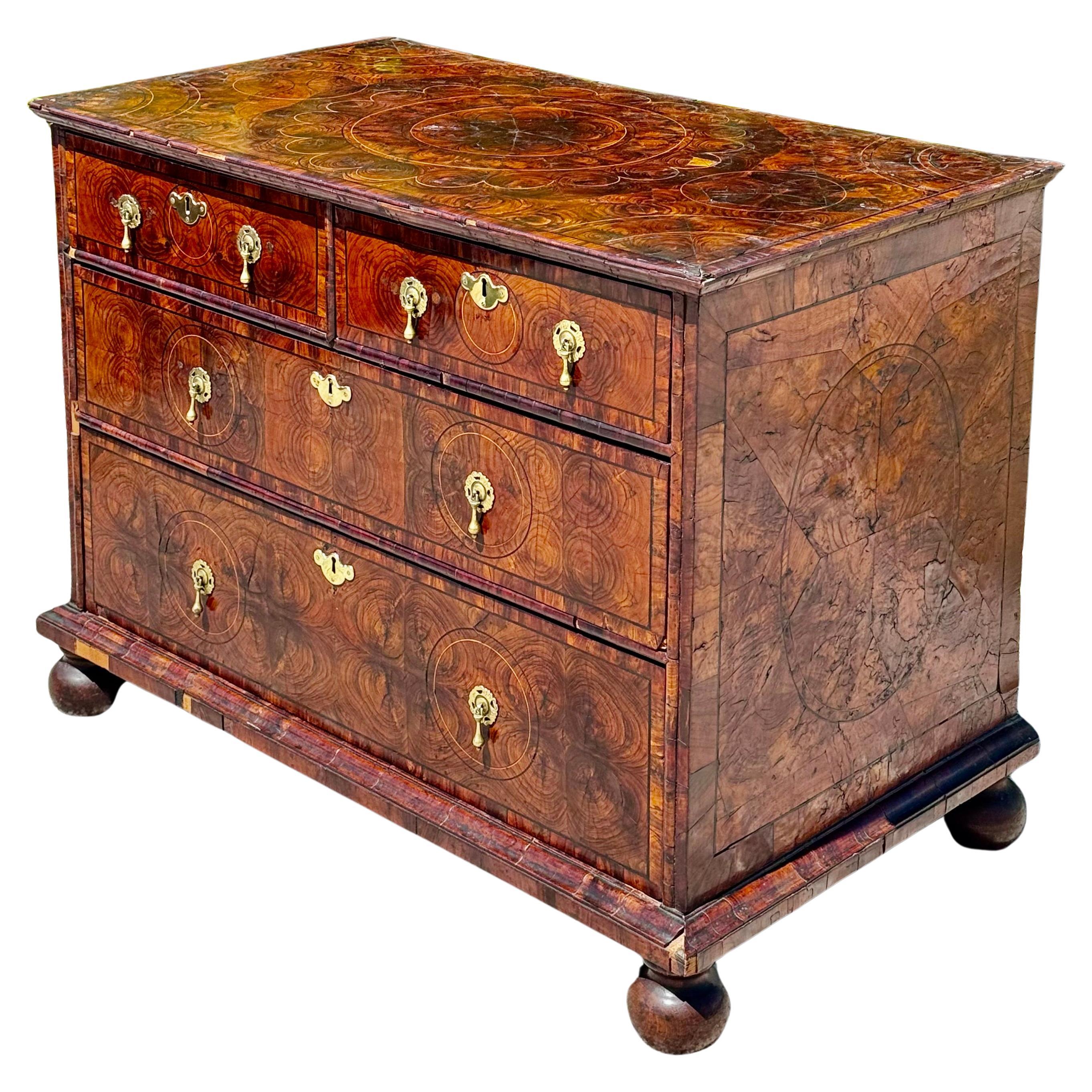 William And Mary Oyster Kommode aus Wurzelholz und Walnussholz im Angebot 4