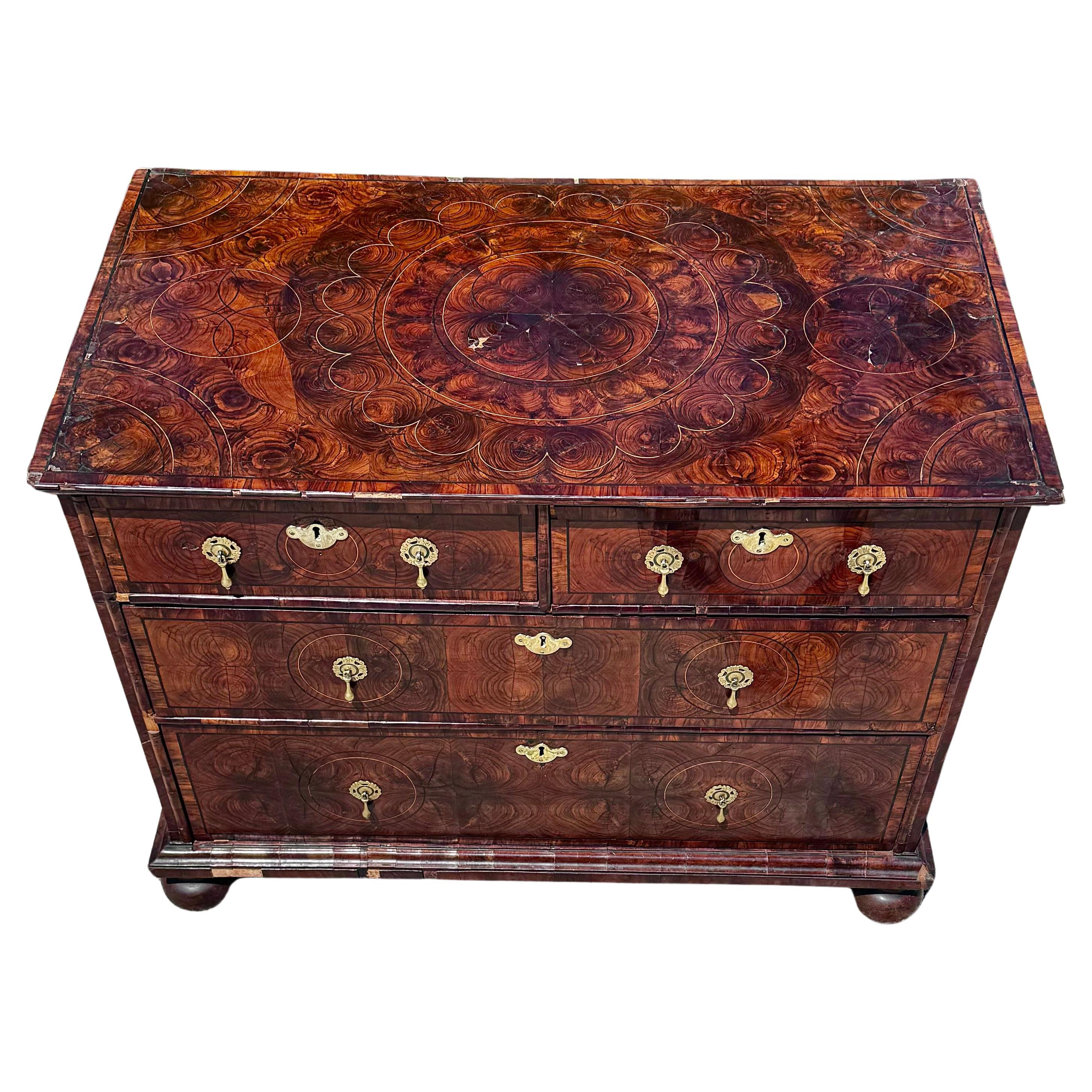 William And Mary Oyster Kommode aus Wurzelholz und Walnussholz im Angebot 2