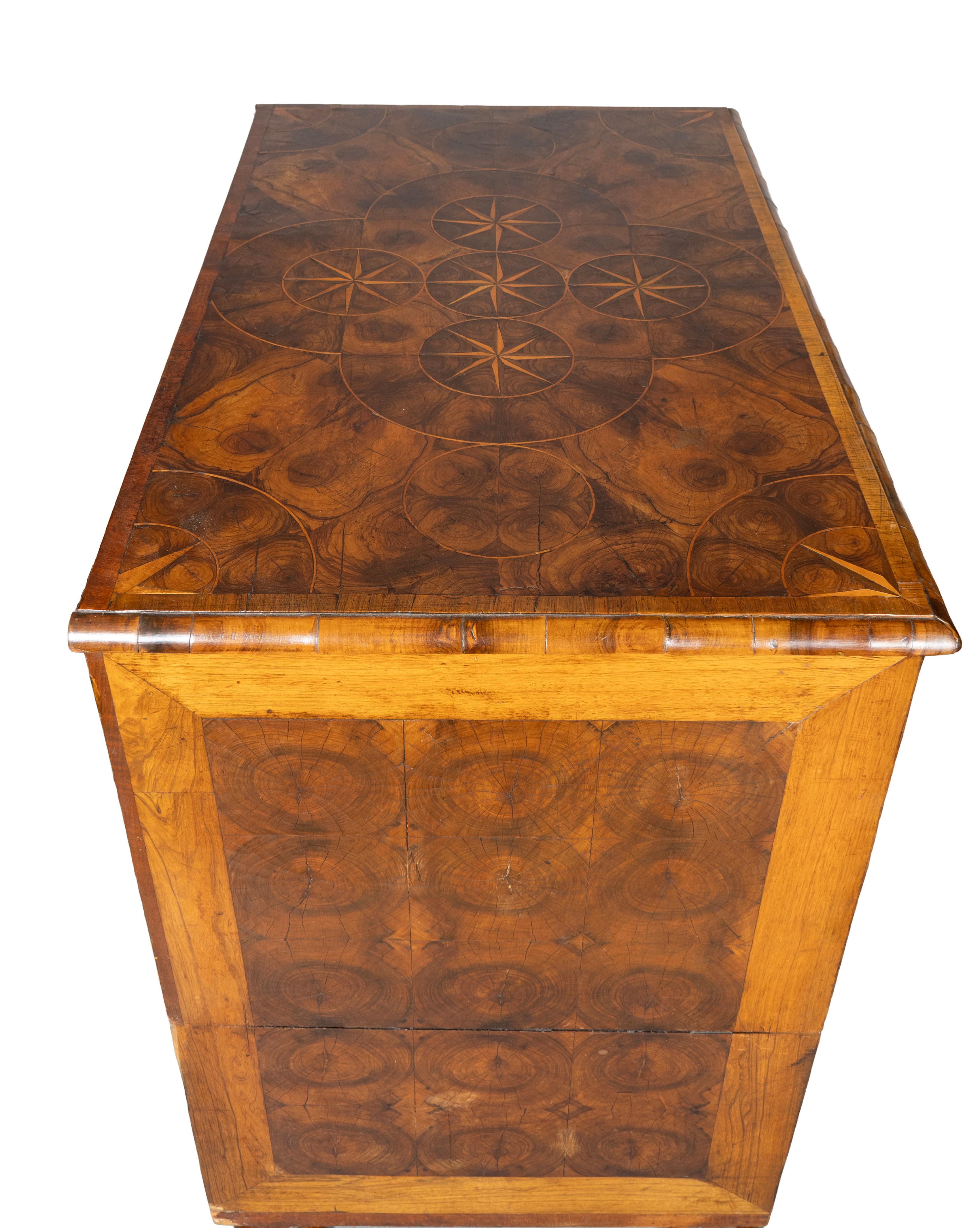 William And Mary Oyster Veneer Chest Of Drawers For Sale 3