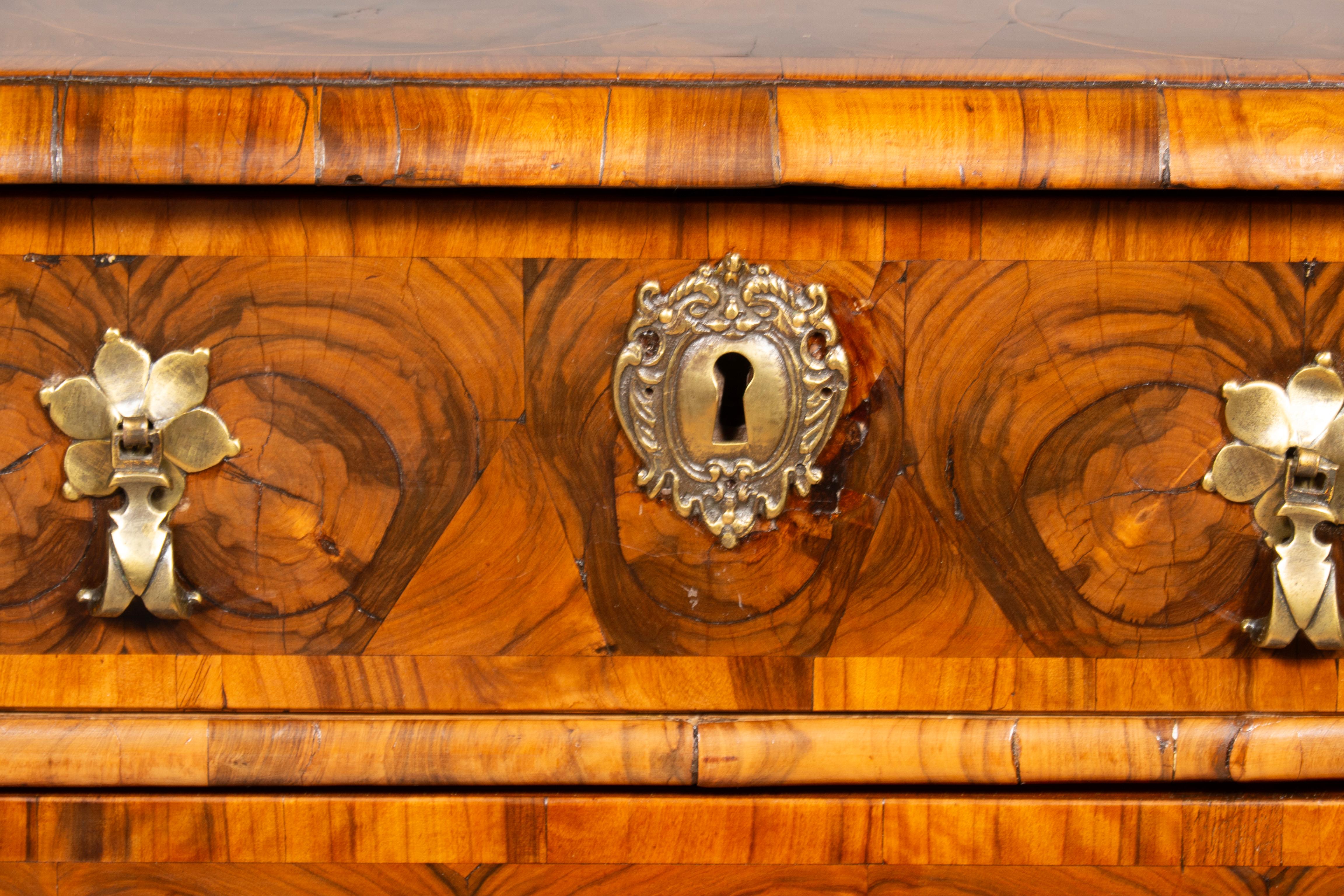 William And Mary Oyster Veneer Chest Of Drawers 6
