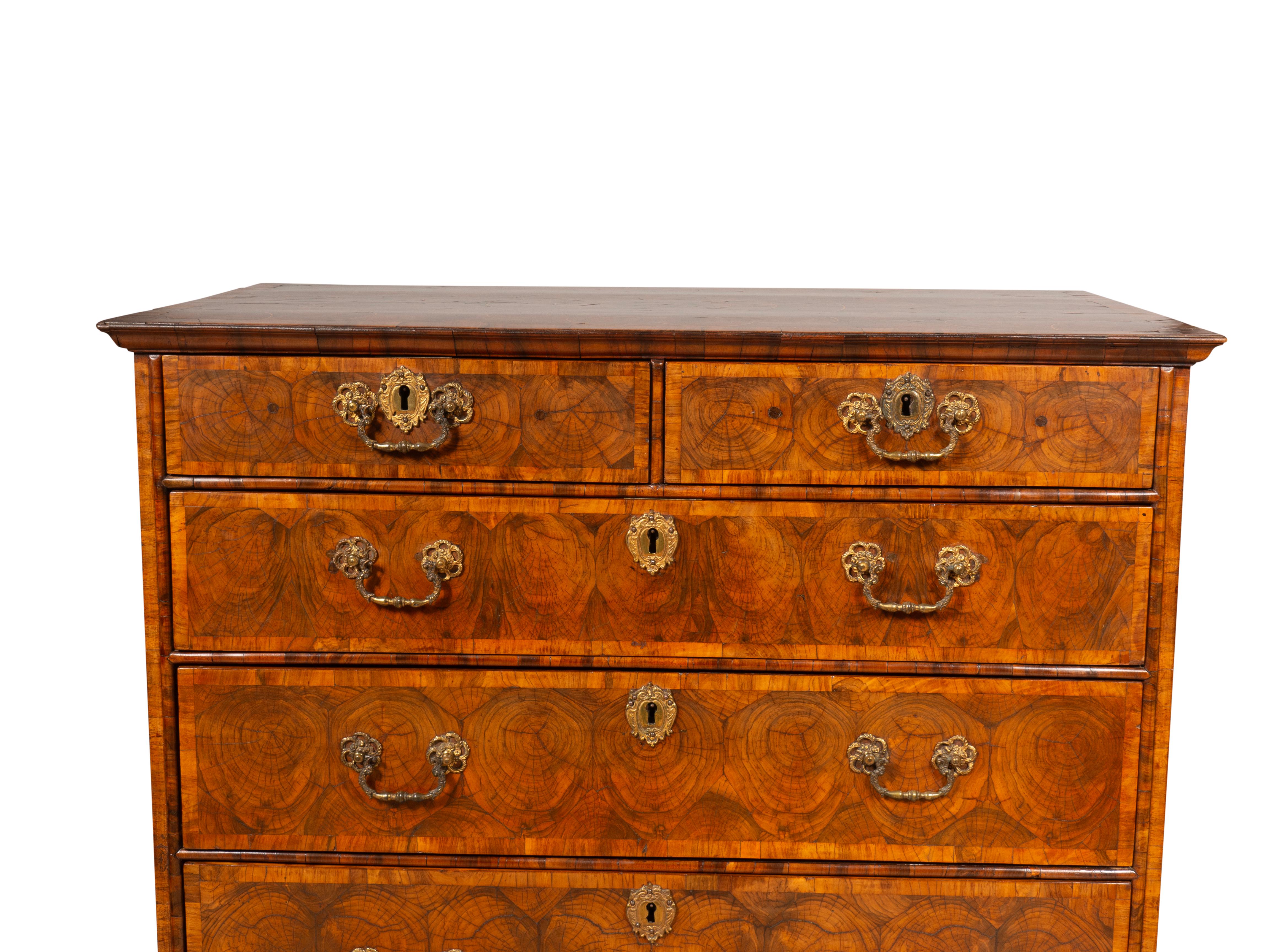 William and Mary Oyster Veneer Chest of Drawers 7