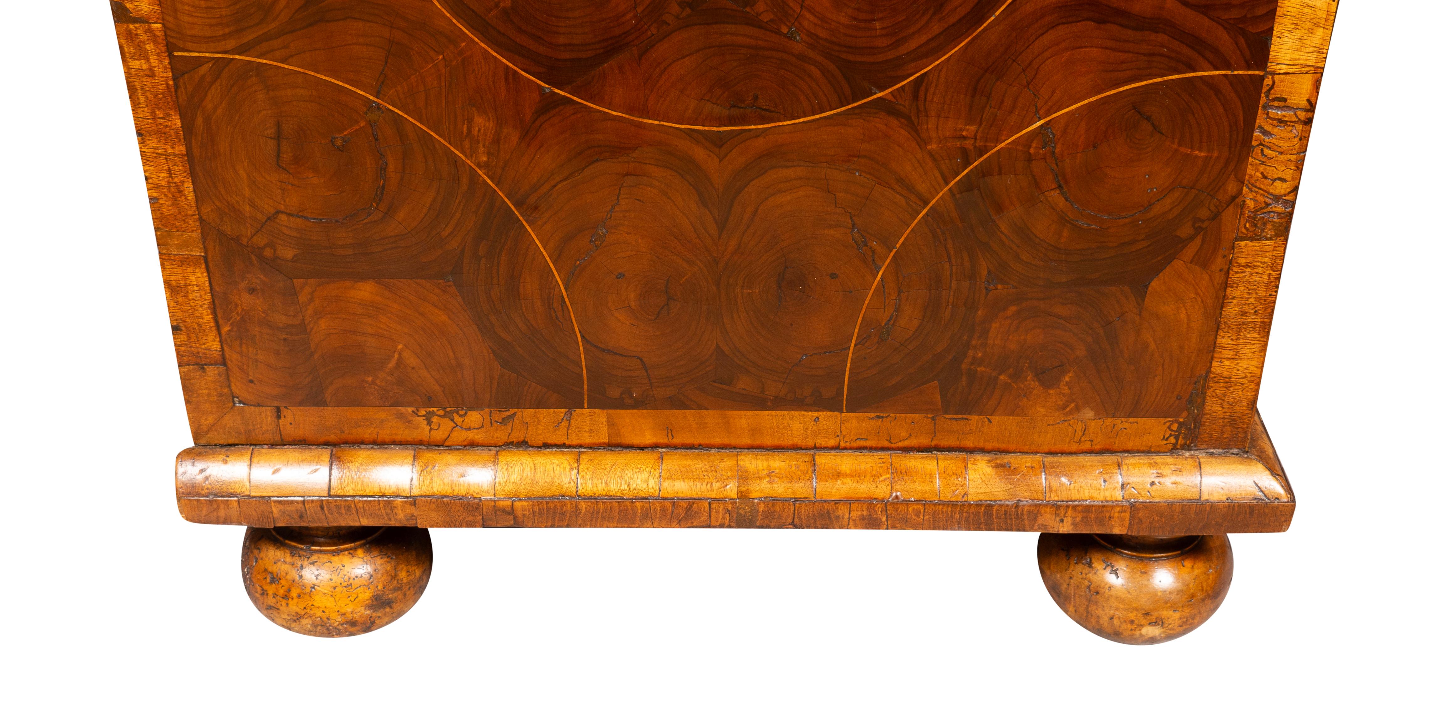 William And Mary Oyster Veneer Chest Of Drawers 8