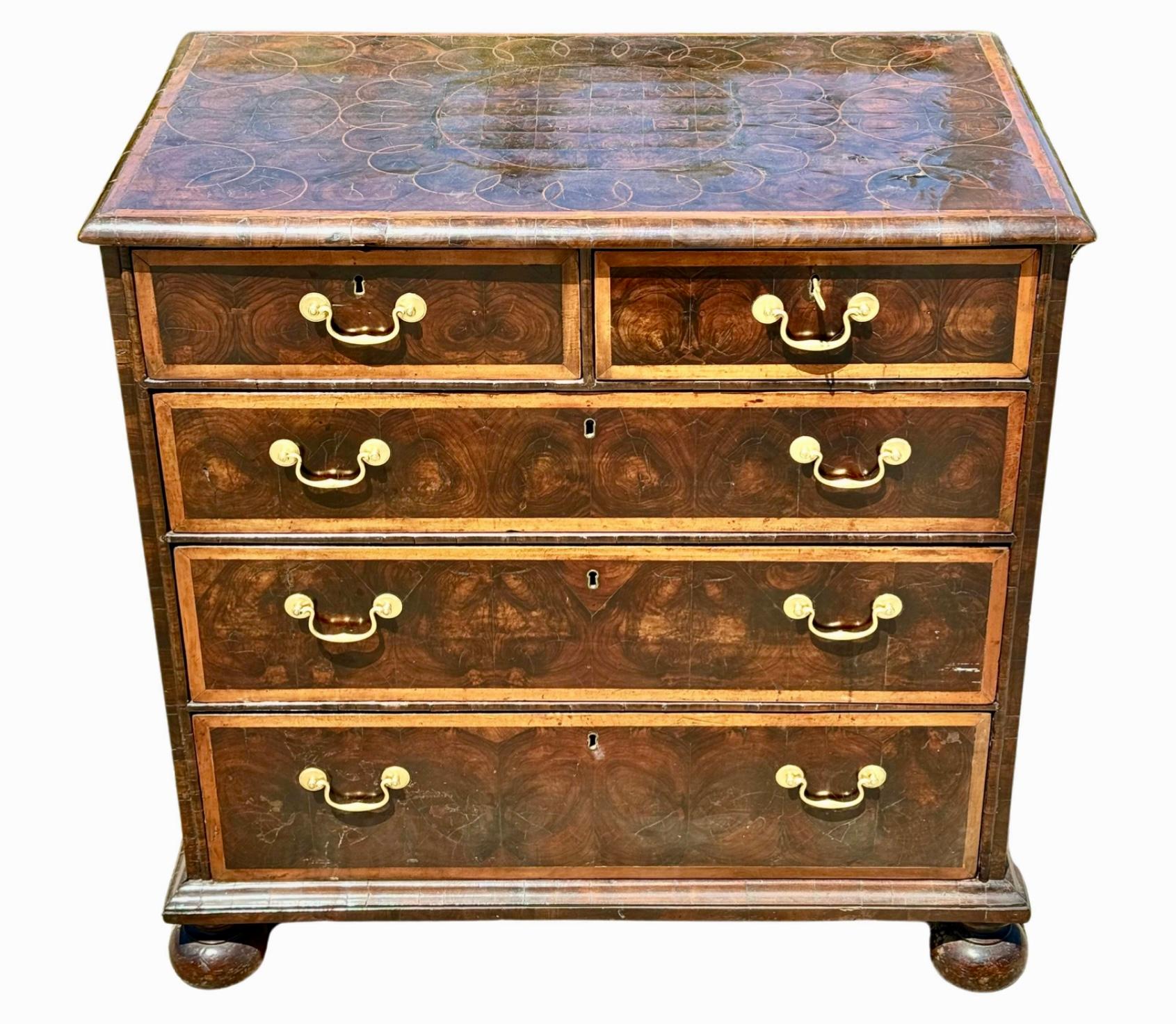 William and Mary William & Mary - Cassettiera in legno impiallacciato ostrica in vendita