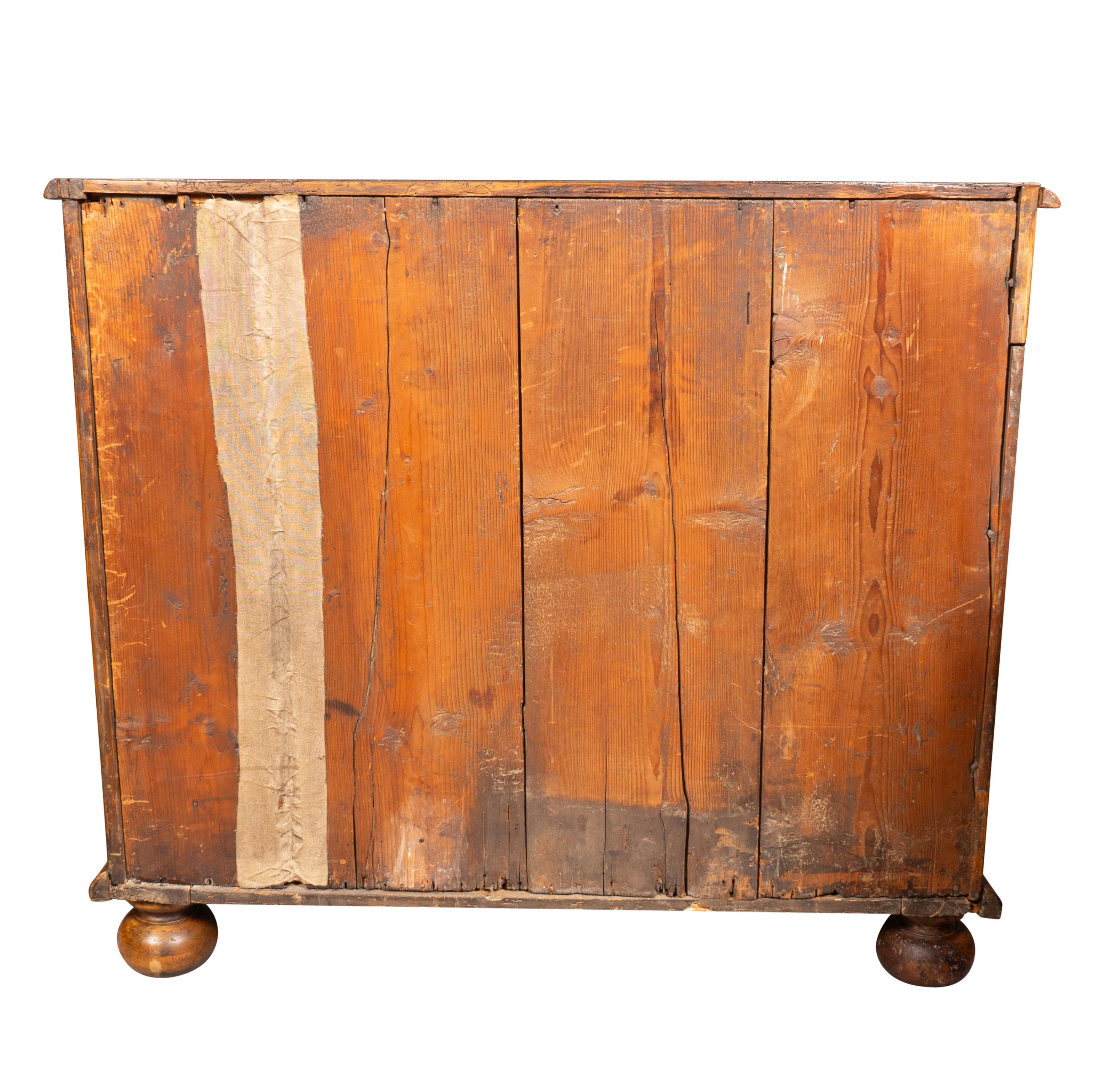 English William And Mary Oyster Veneer Chest Of Drawers