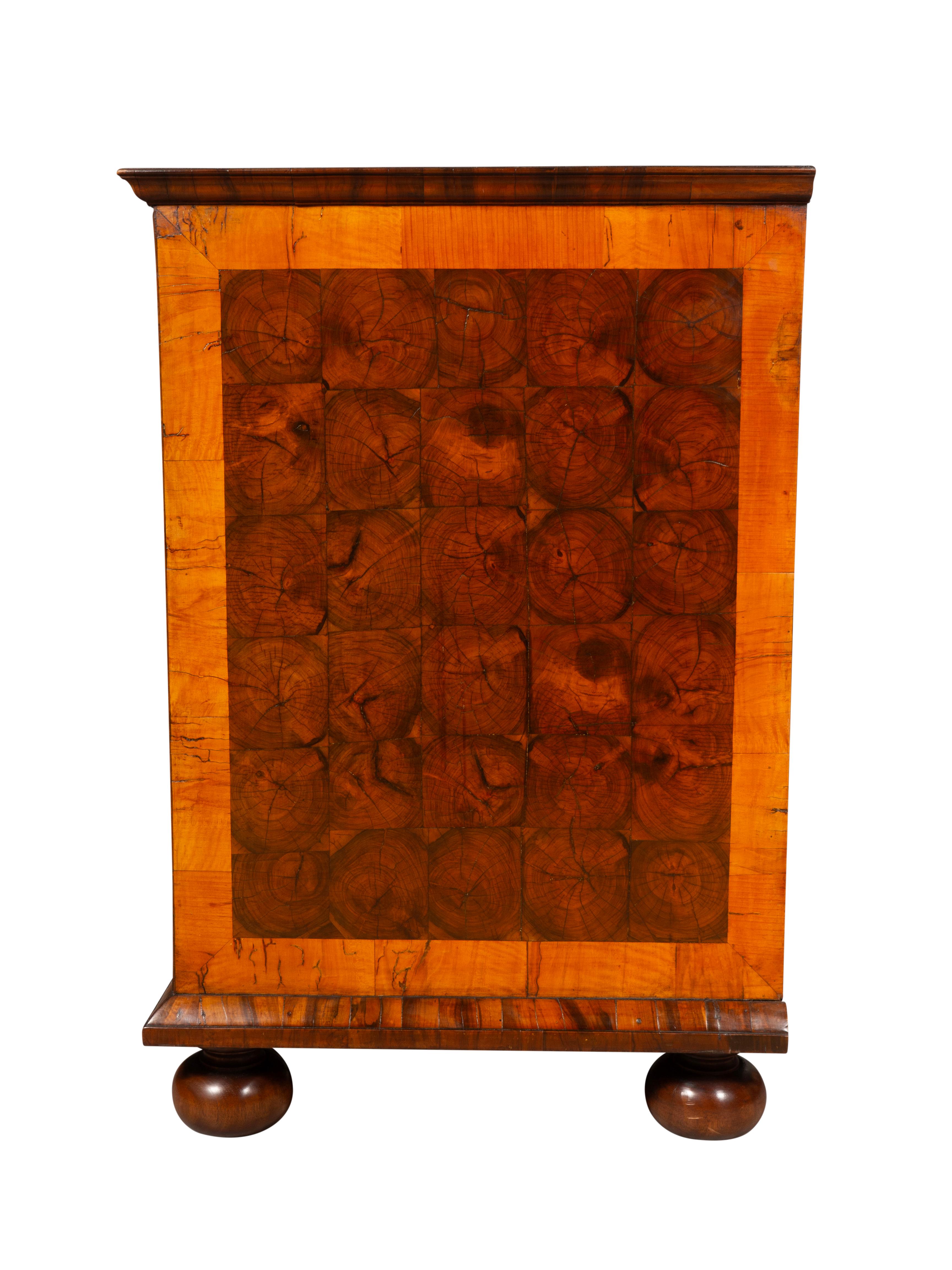 William and Mary Oyster Veneer Chest of Drawers In Good Condition In Essex, MA