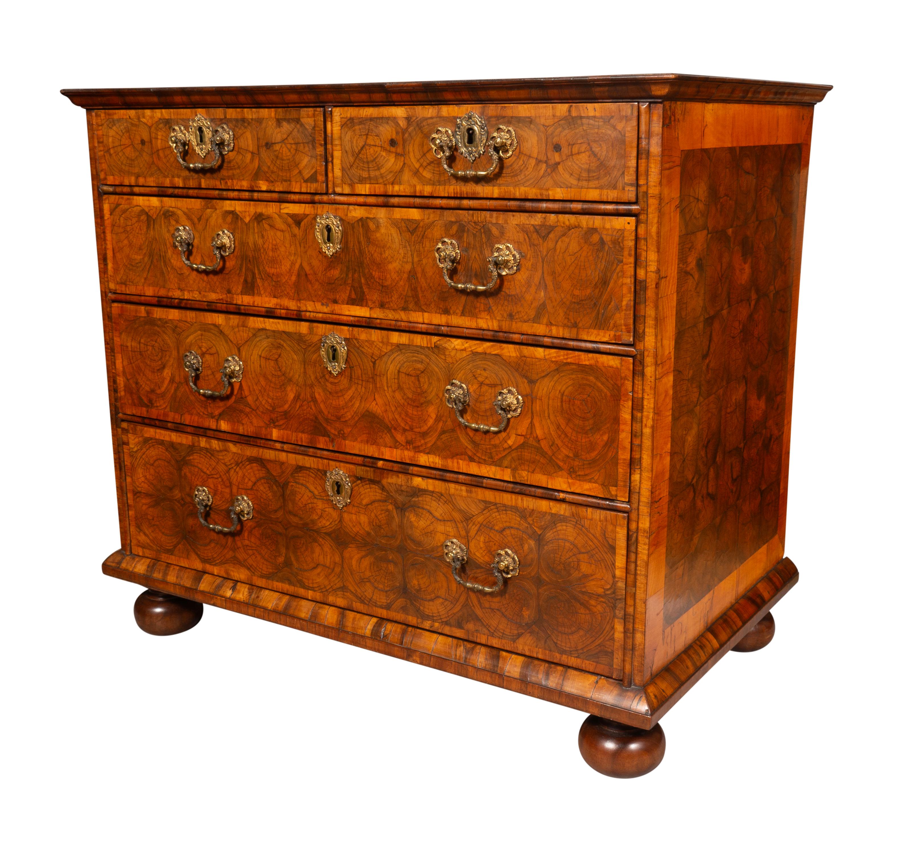 Late 17th Century William and Mary Oyster Veneer Chest of Drawers