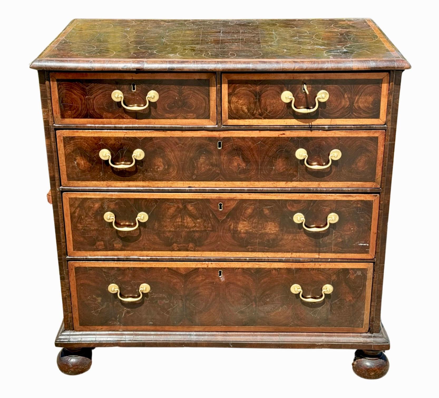 Fino al XVIII secolo William & Mary - Cassettiera in legno impiallacciato ostrica in vendita