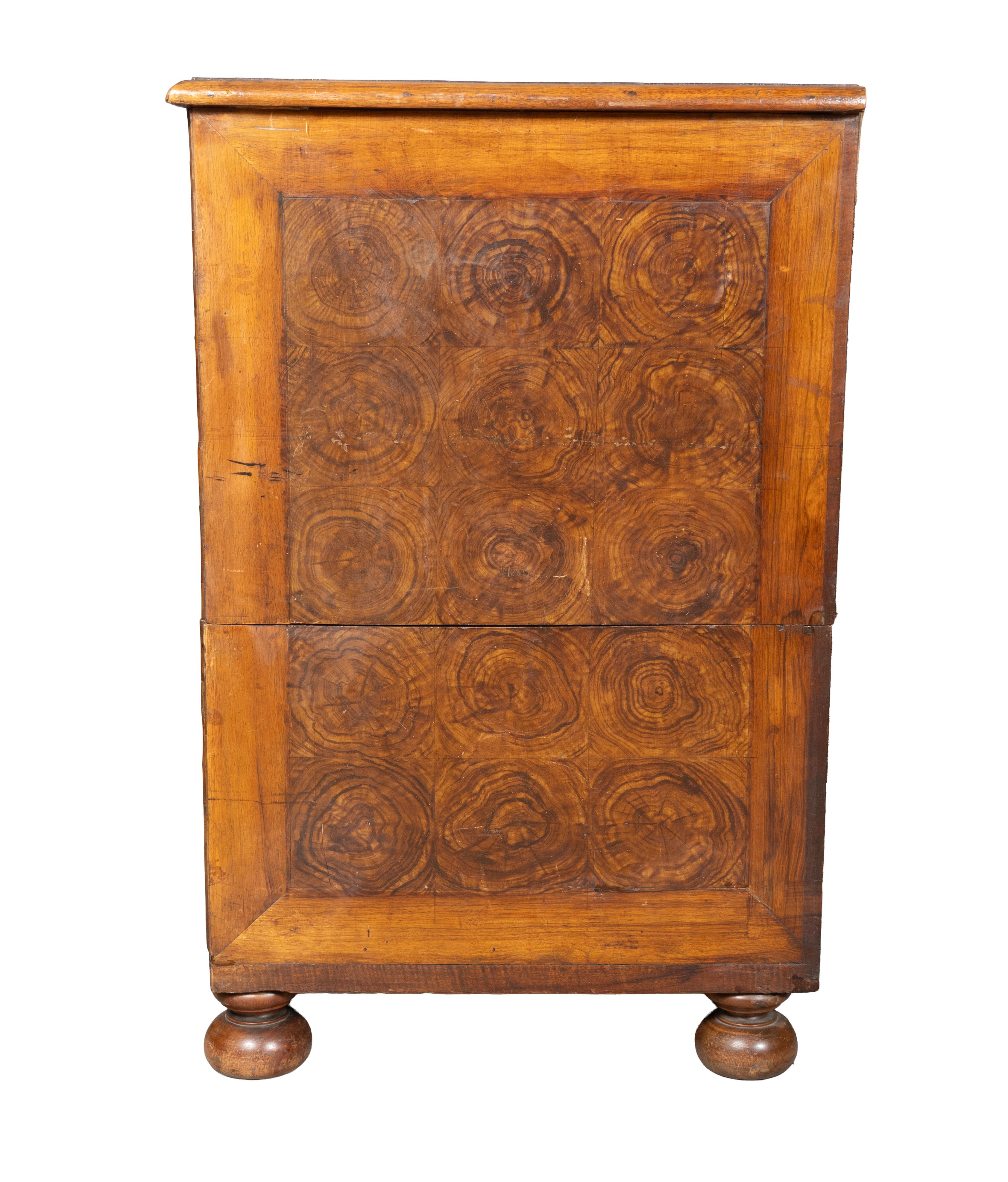 Late 17th Century William And Mary Oyster Veneer Chest Of Drawers For Sale
