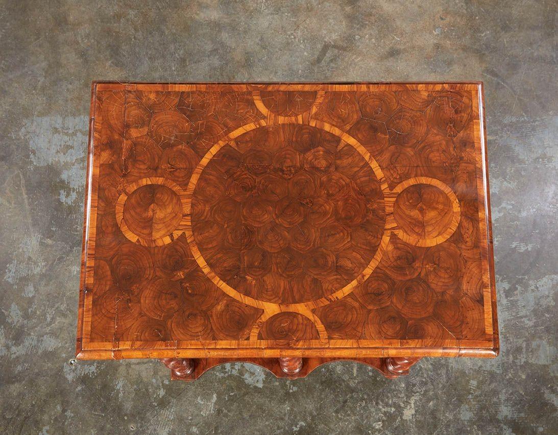 Table à torsades en orge plaqué d'huîtres William & Mary en vente 4