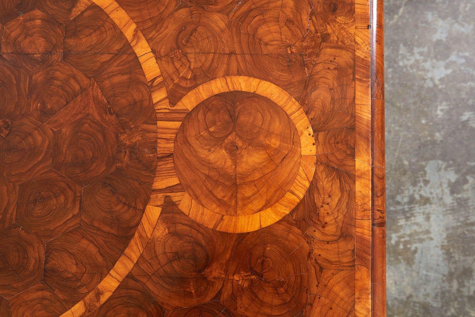 Table à torsades en orge plaqué d'huîtres William & Mary en vente 6