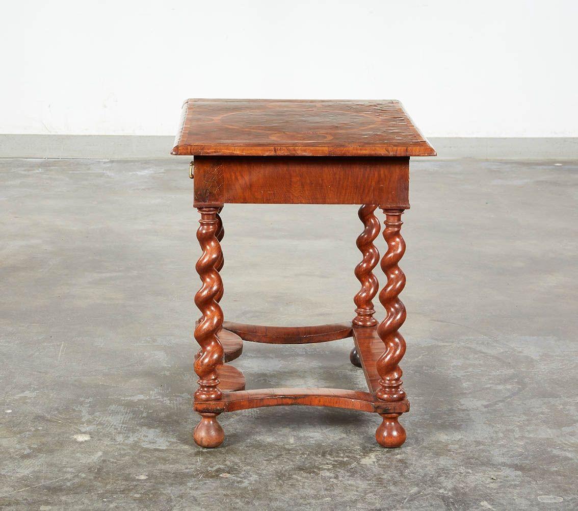 William and Mary Table à torsades en orge plaqué d'huîtres William & Mary en vente