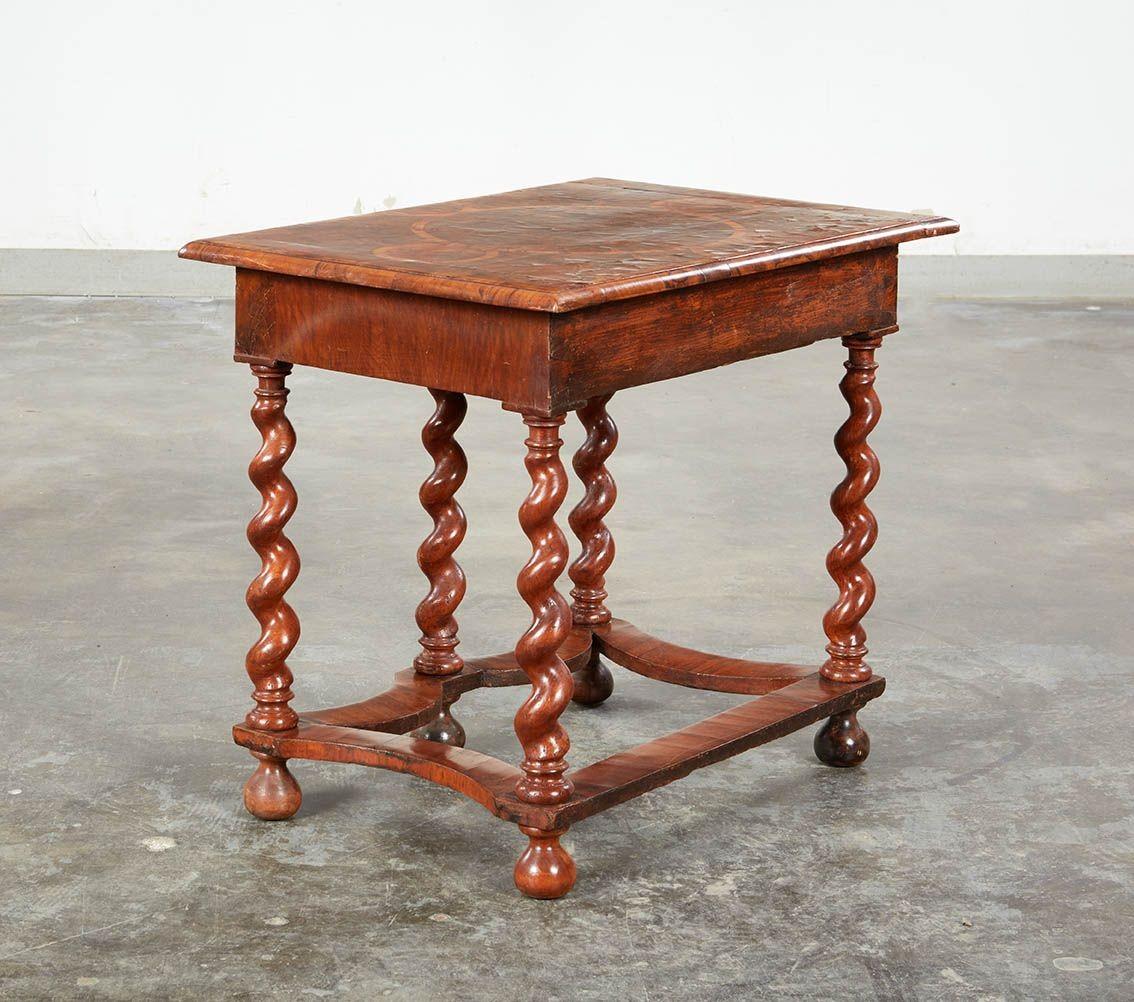 Anglais Table à torsades en orge plaqué d'huîtres William & Mary en vente