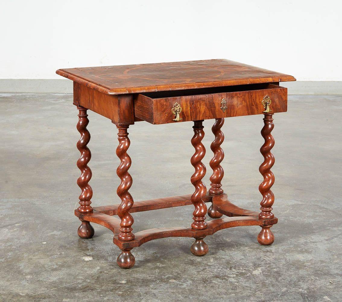 Table à torsades en orge plaqué d'huîtres William & Mary en vente 1