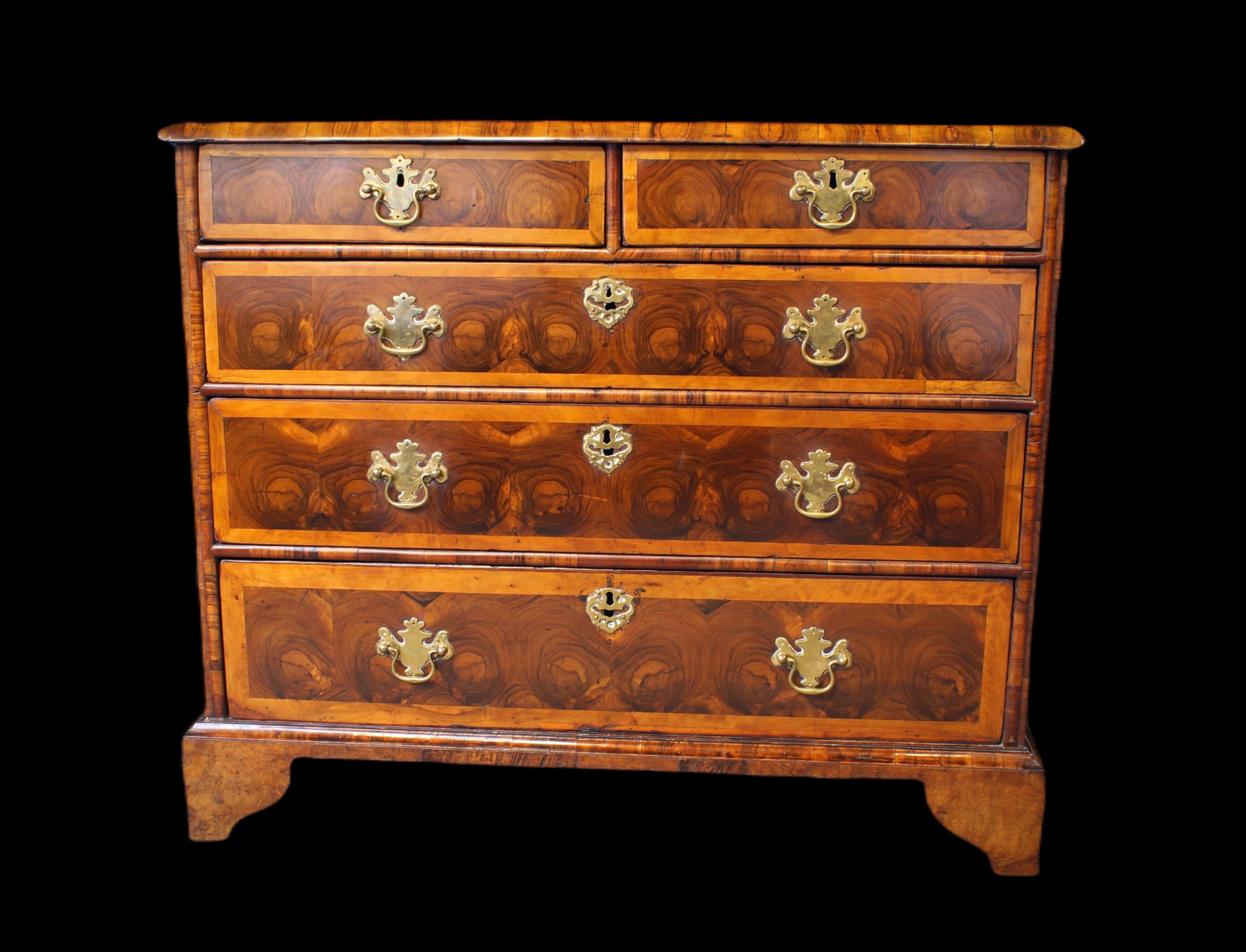 A fine and documented William and Mary period chest of drawers.
The top is veneered in well chosen olive oysters laid in geometric patterns incorporating, concentric circles, roundels and corner arc quadrants inlaid in sycamore.
The ends are cross