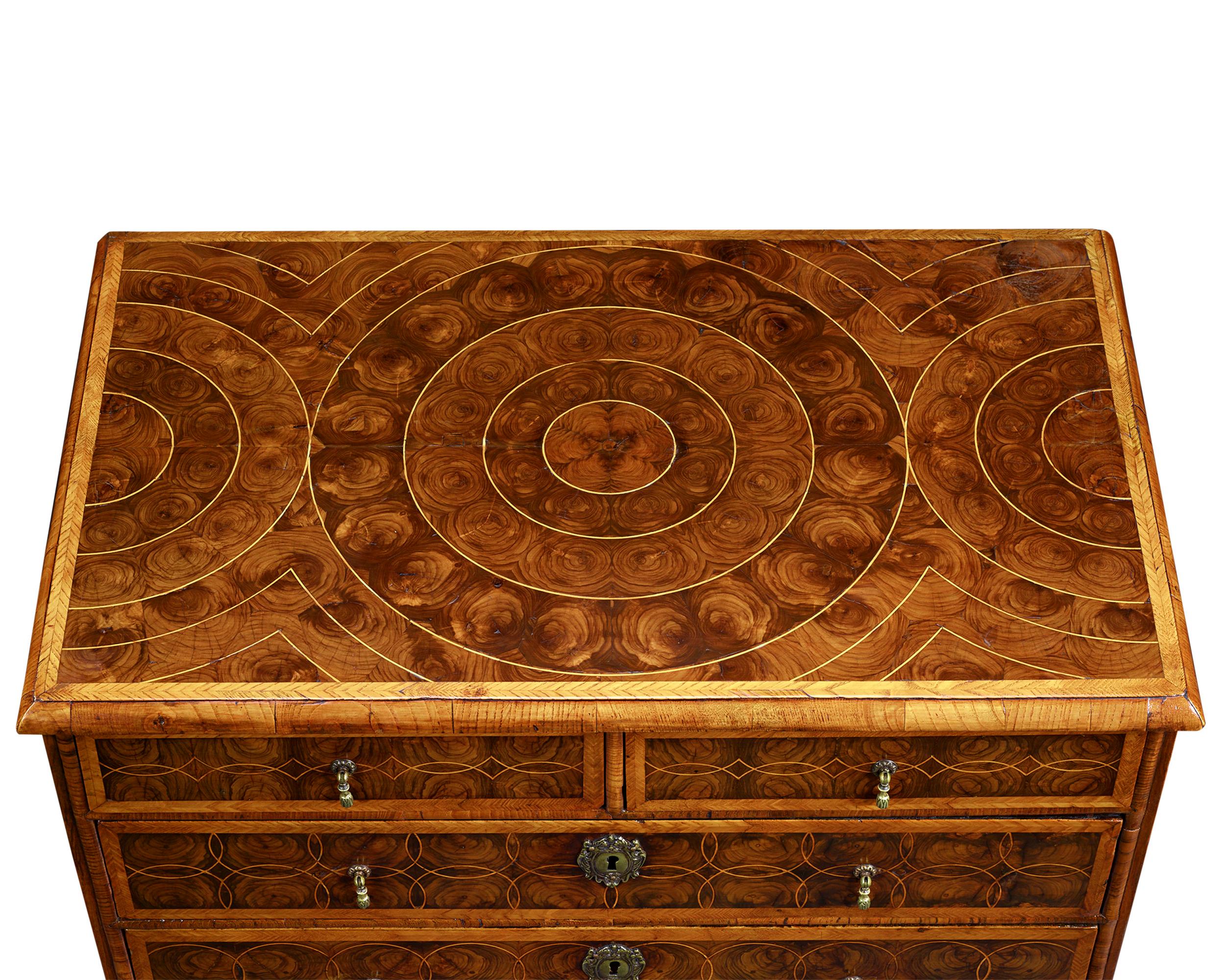William and Mary Oysterwood Chest In Excellent Condition For Sale In New Orleans, LA