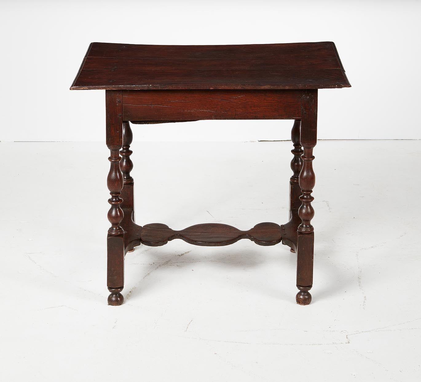 William and Mary Side Table In Good Condition For Sale In Greenwich, CT
