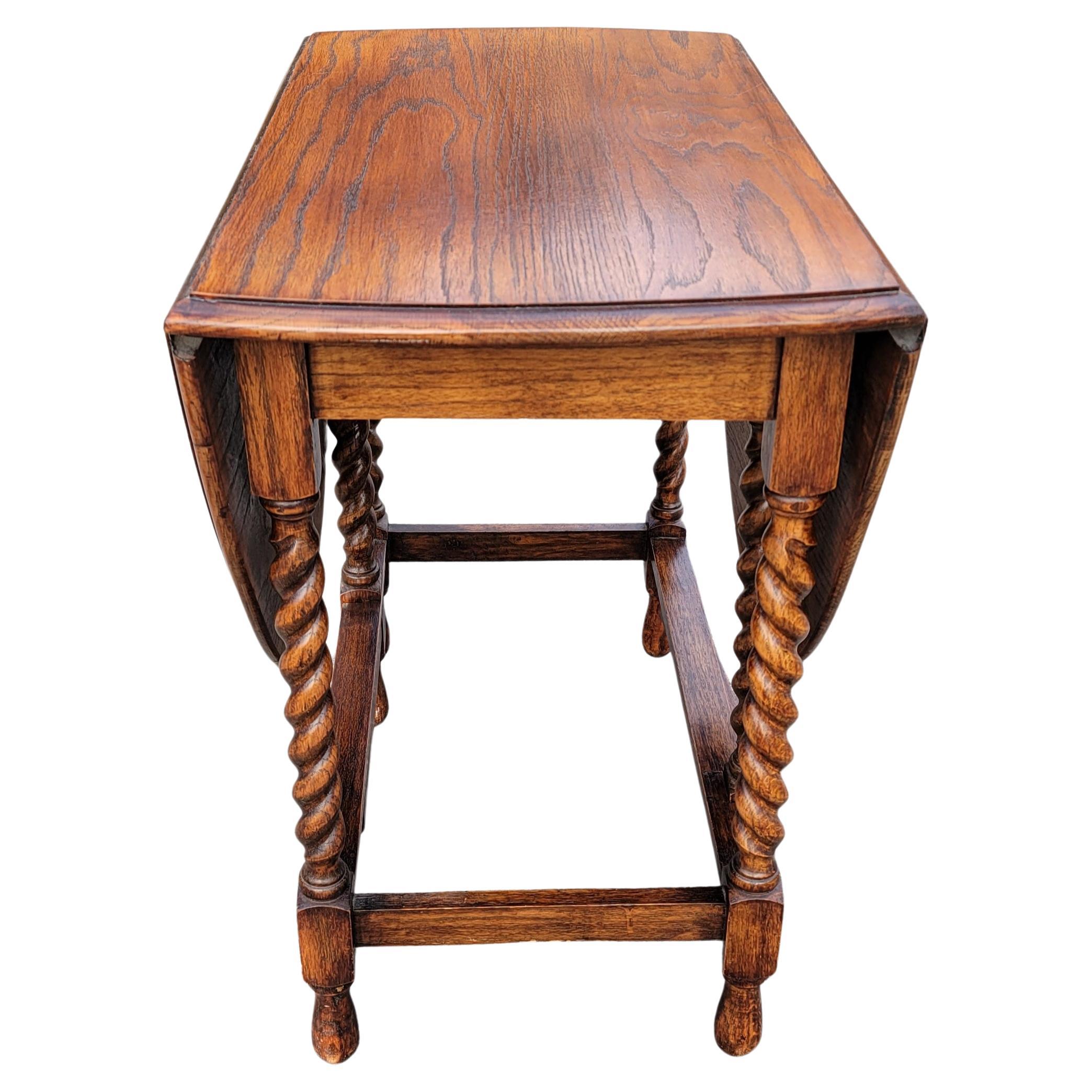 Hand-Crafted William and Mary Style Barley Twist Oak Gateleg Drop Leaf Breakfast Table For Sale