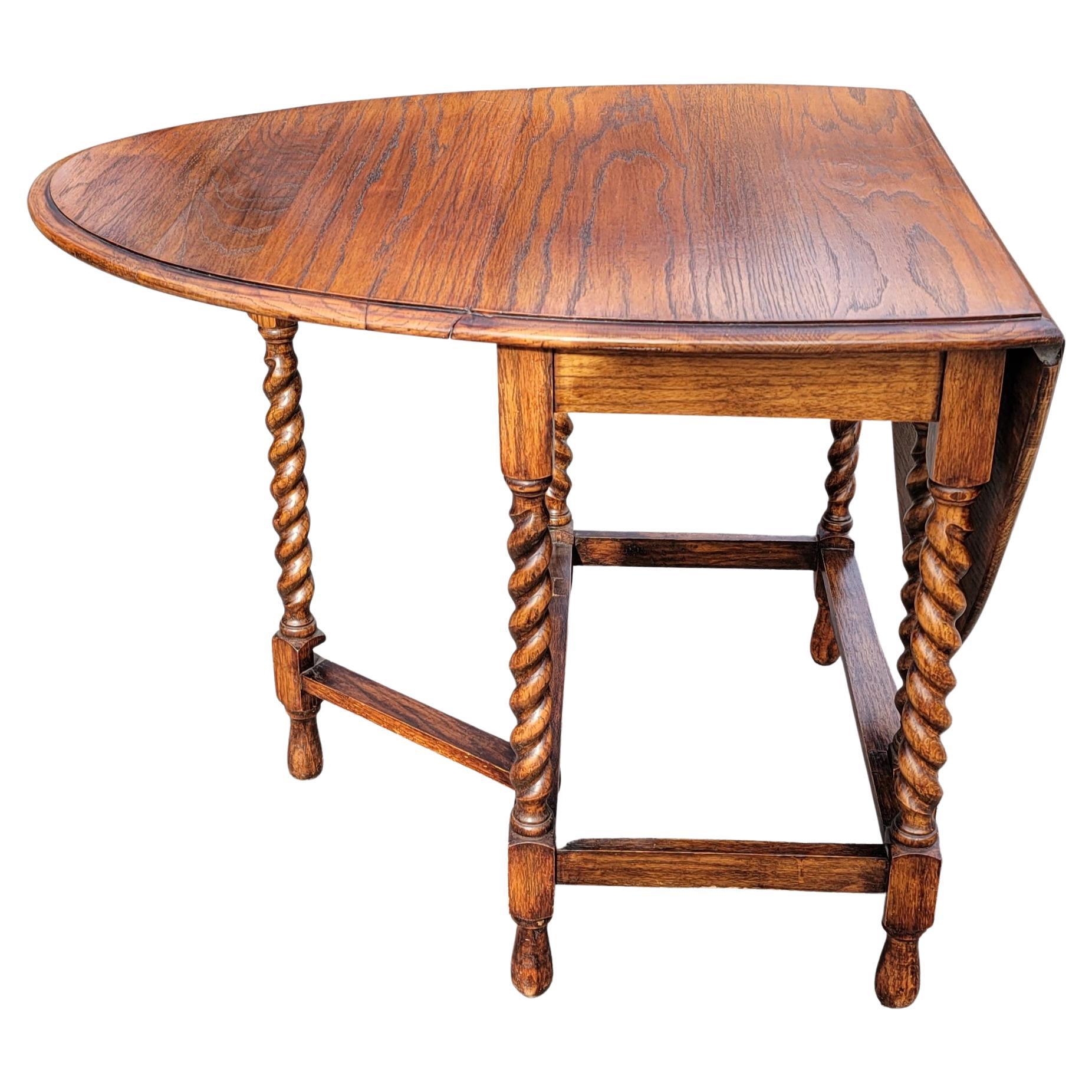 William and Mary Style Barley Twist Oak Gateleg Drop Leaf Breakfast Table In Good Condition For Sale In Germantown, MD