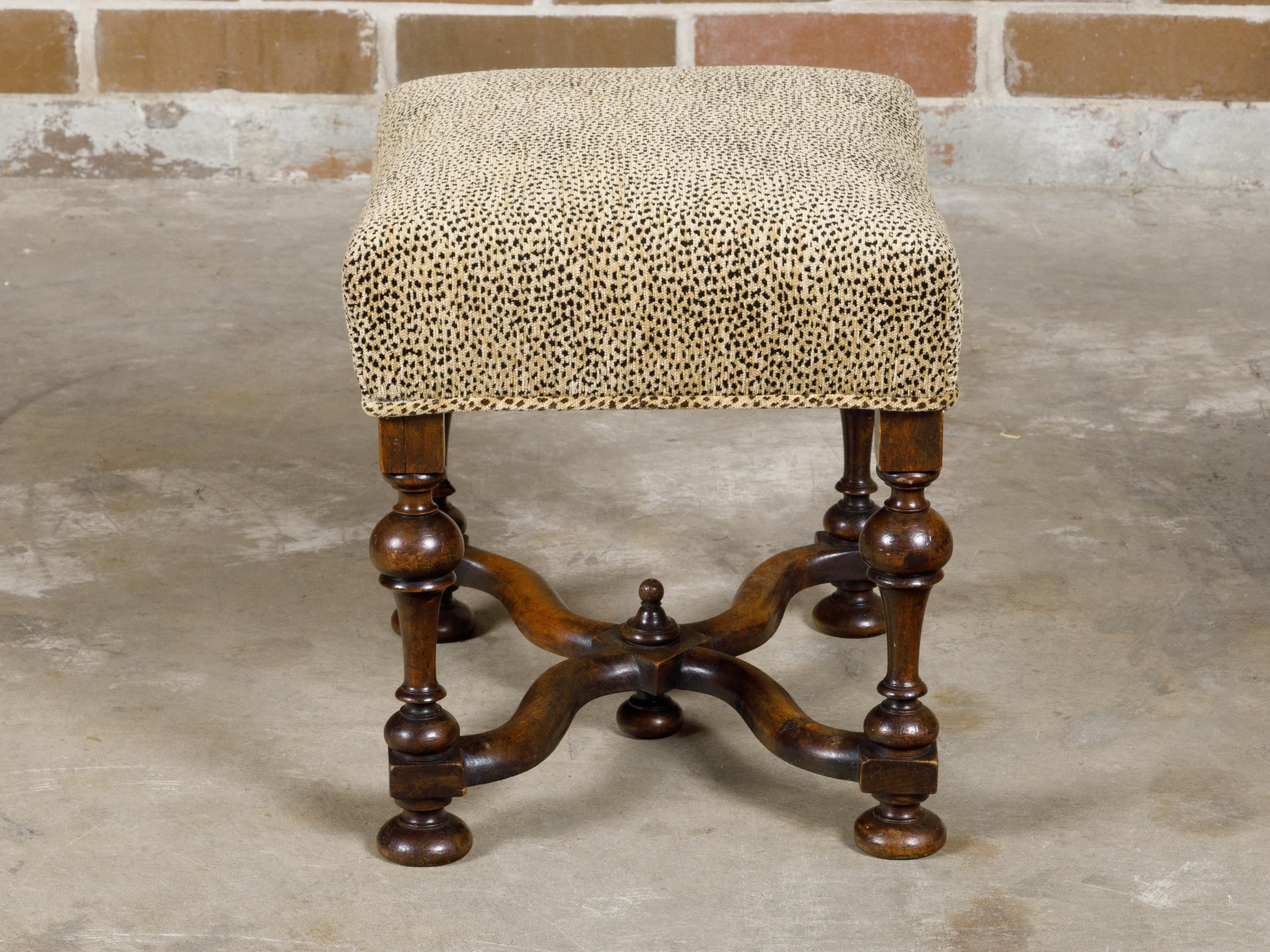 William and Mary Style English 1900s Stool with Turned Legs and X-Form Stretcher For Sale 4