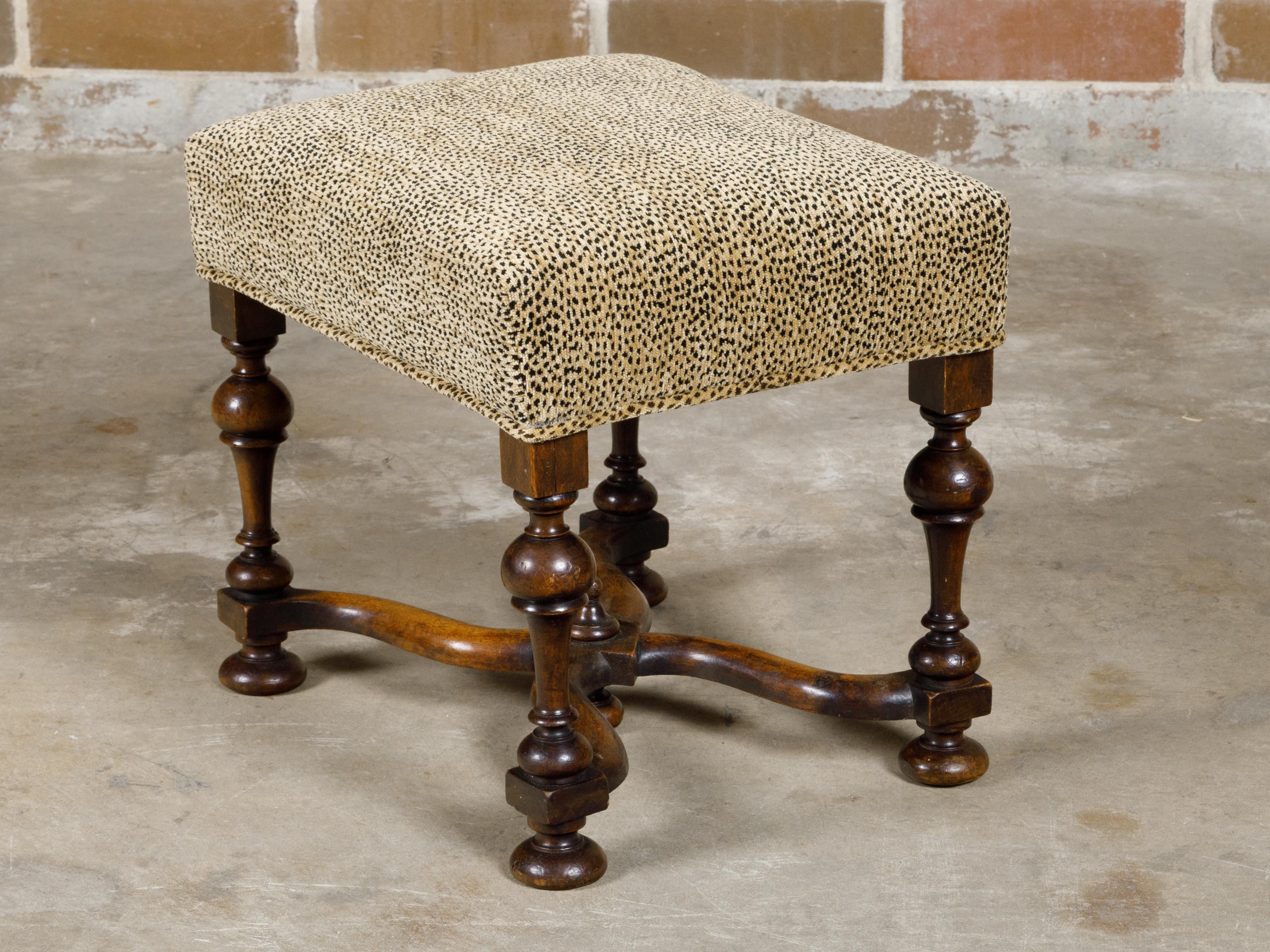 William and Mary Style English 1900s Stool with Turned Legs and X-Form Stretcher For Sale 5