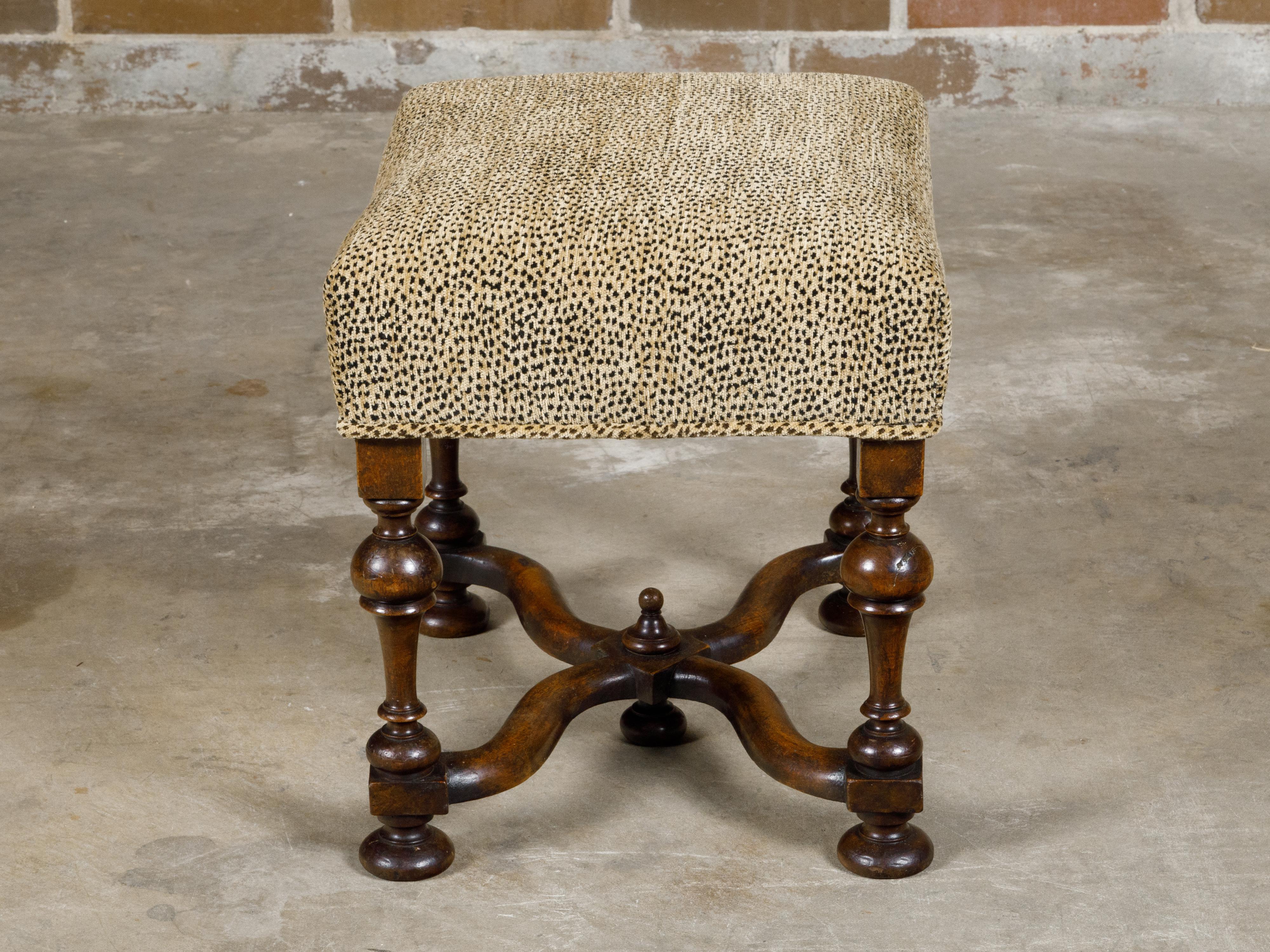 William and Mary Style English 1900s Stool with Turned Legs and X-Form Stretcher For Sale 2