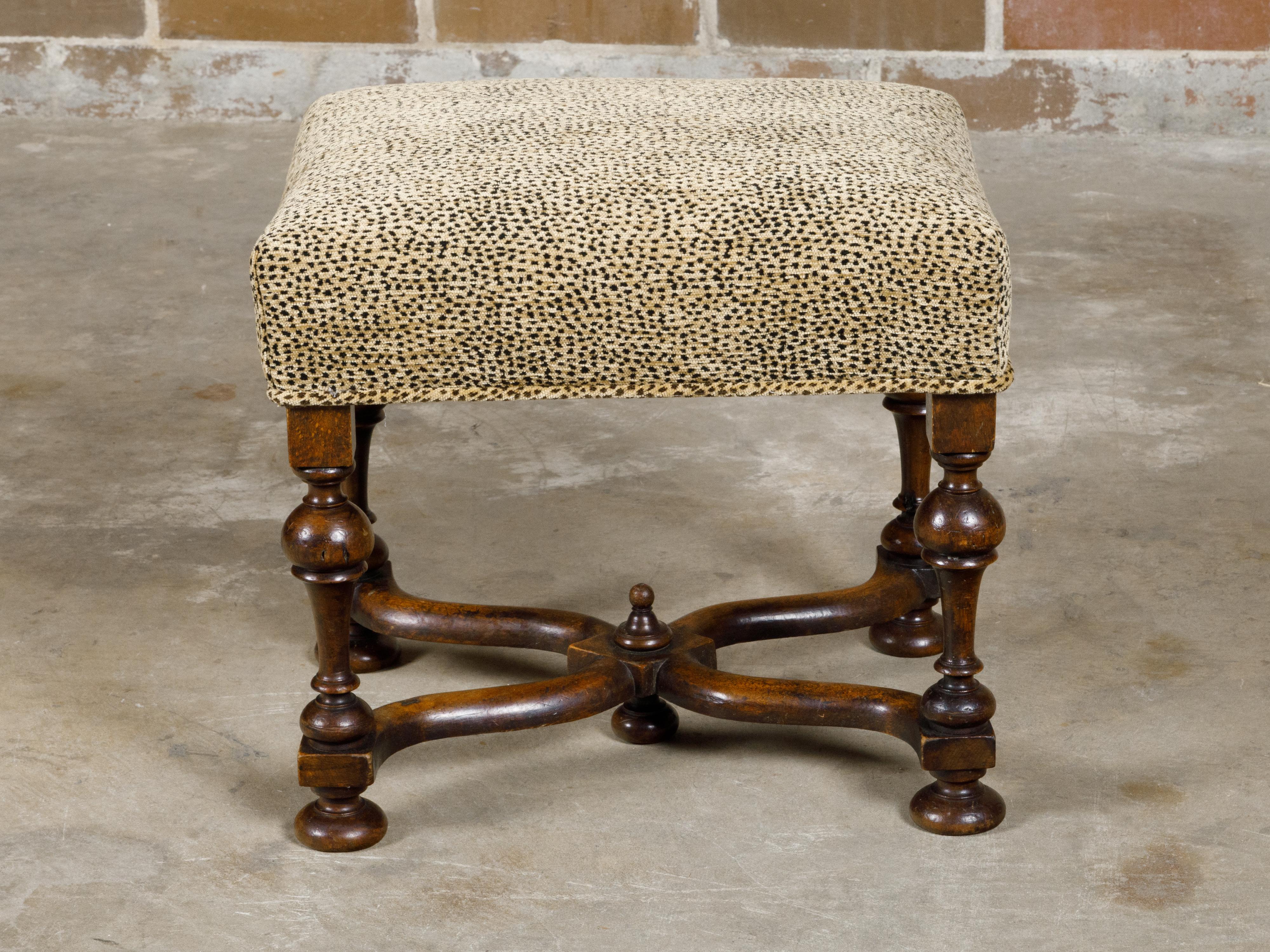 William and Mary Style English 1900s Stool with Turned Legs and X-Form Stretcher For Sale 3