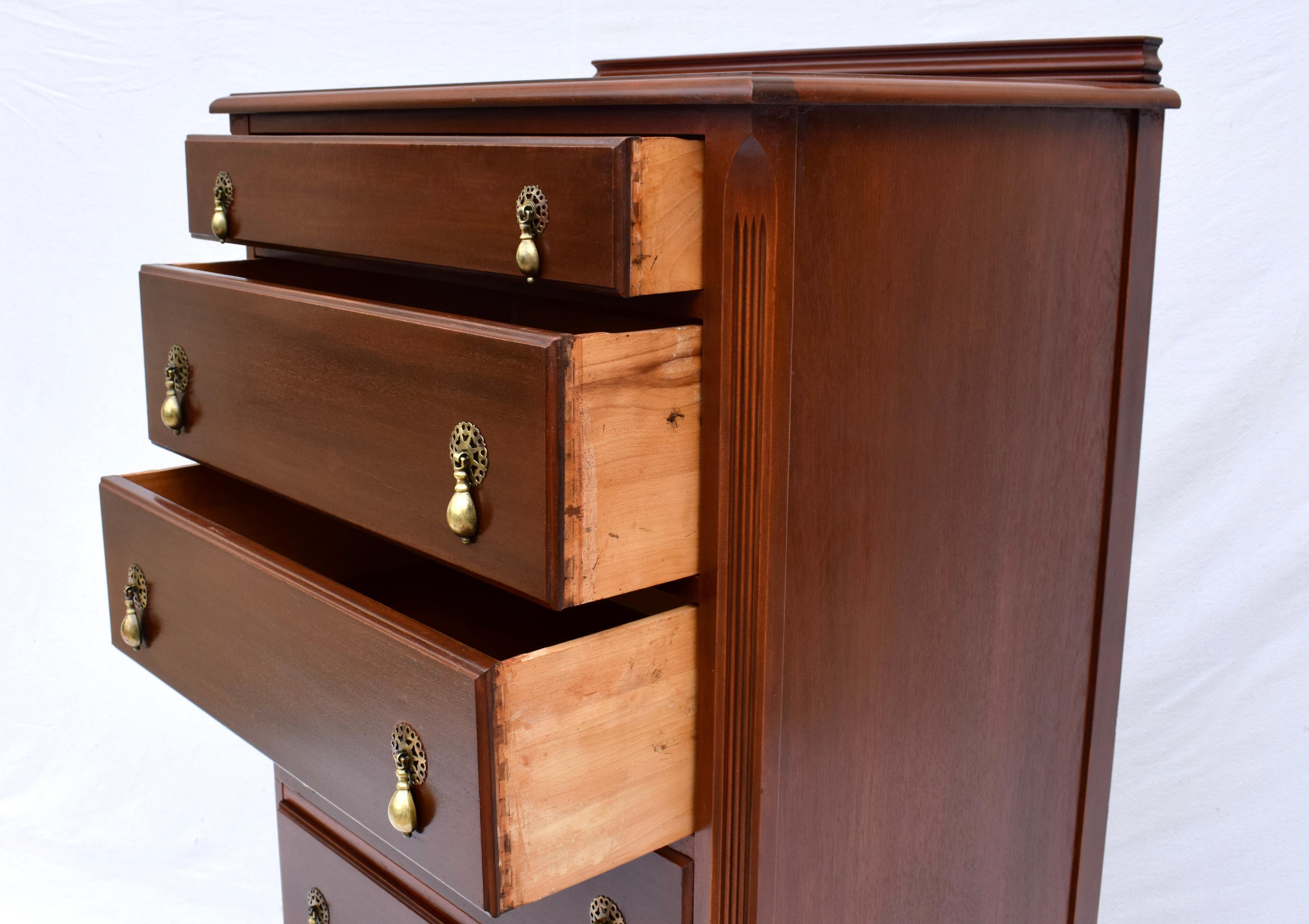 Ottone Cassettiera in mogano in stile William & Mary in vendita