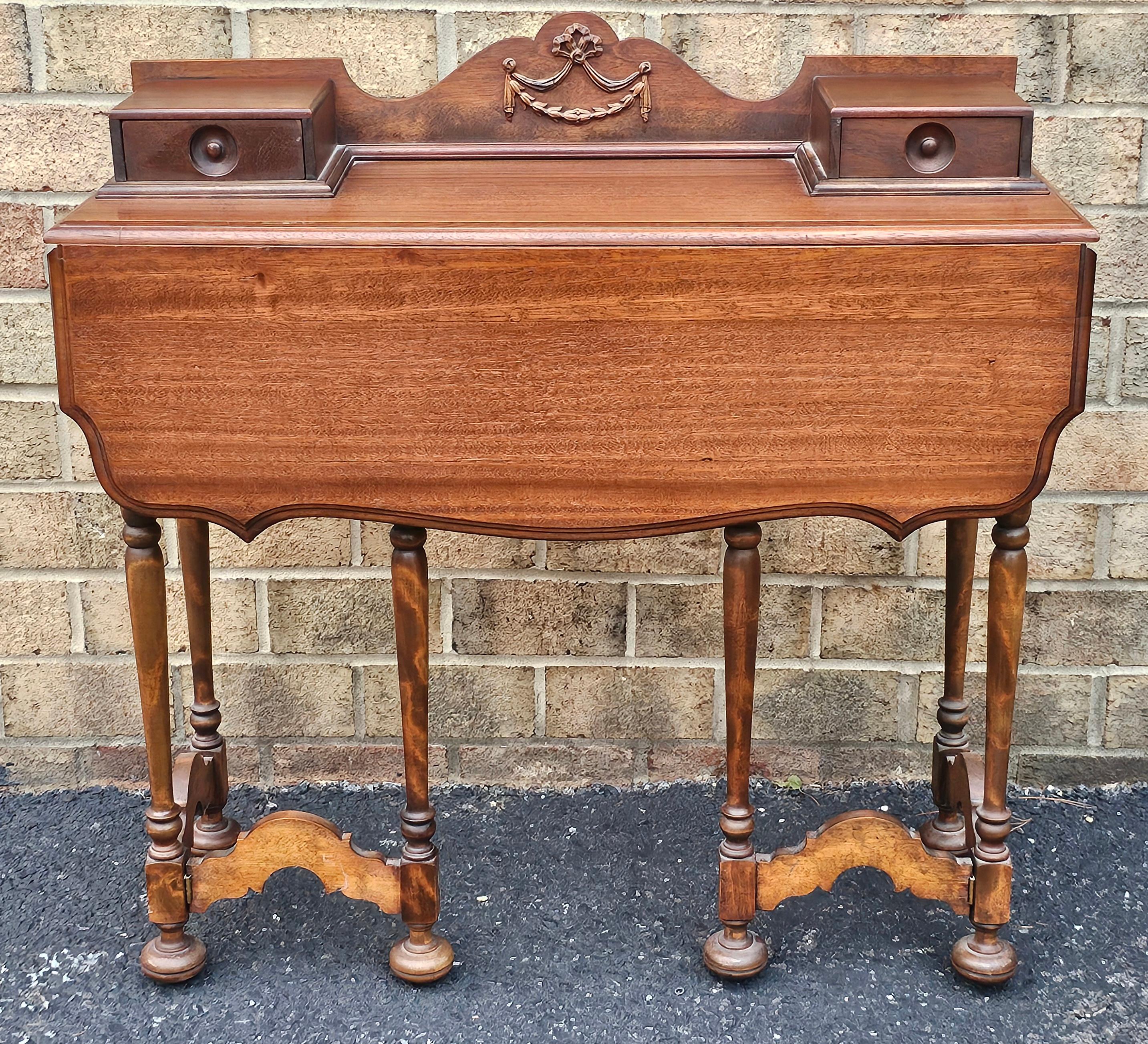 Consola-tablero-escritorio plegable de caoba estilo William & Mary Estadounidense en venta