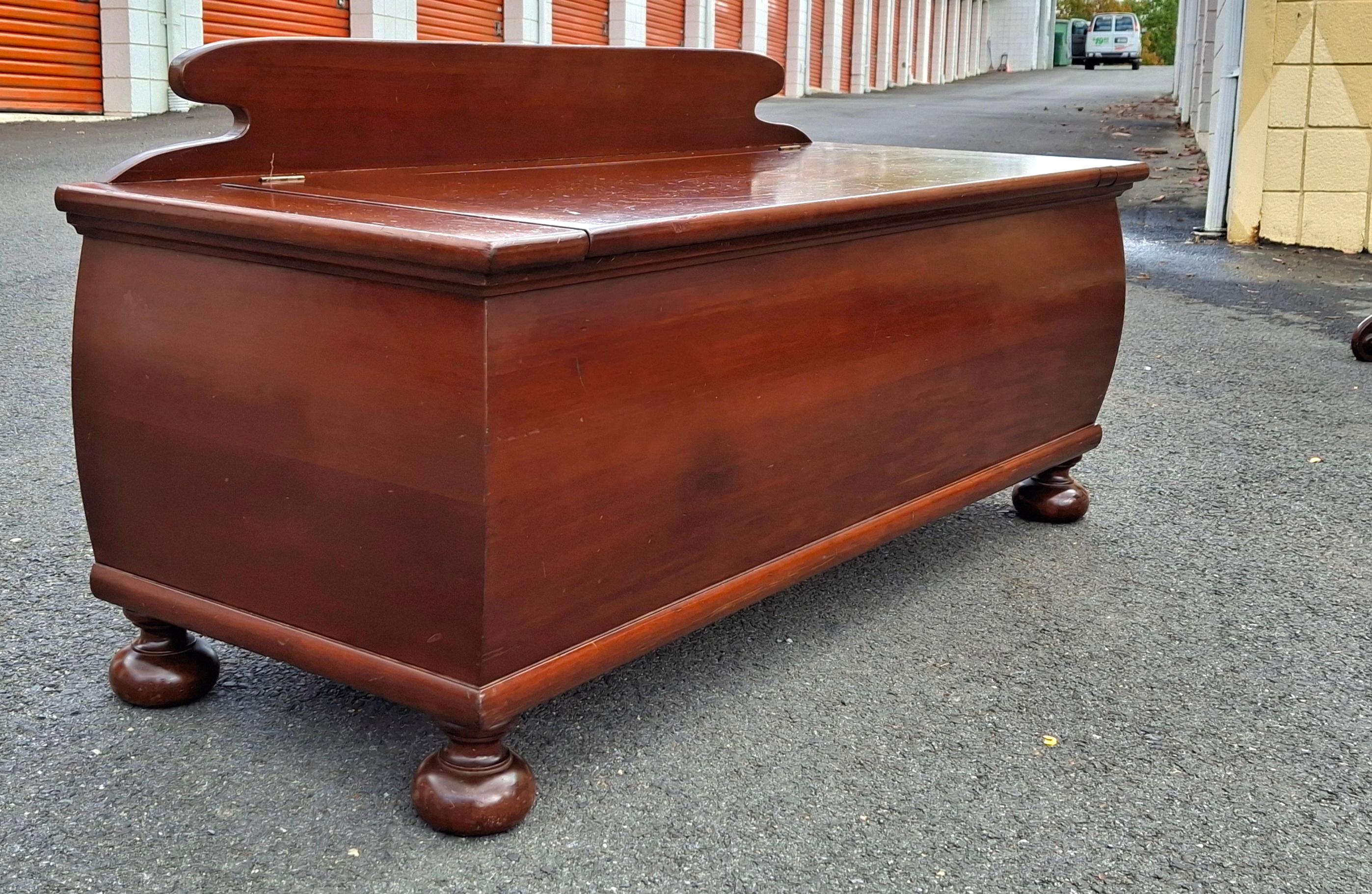 Americano Cassapanca e panca per coperte in mogano in stile William & Mary in vendita