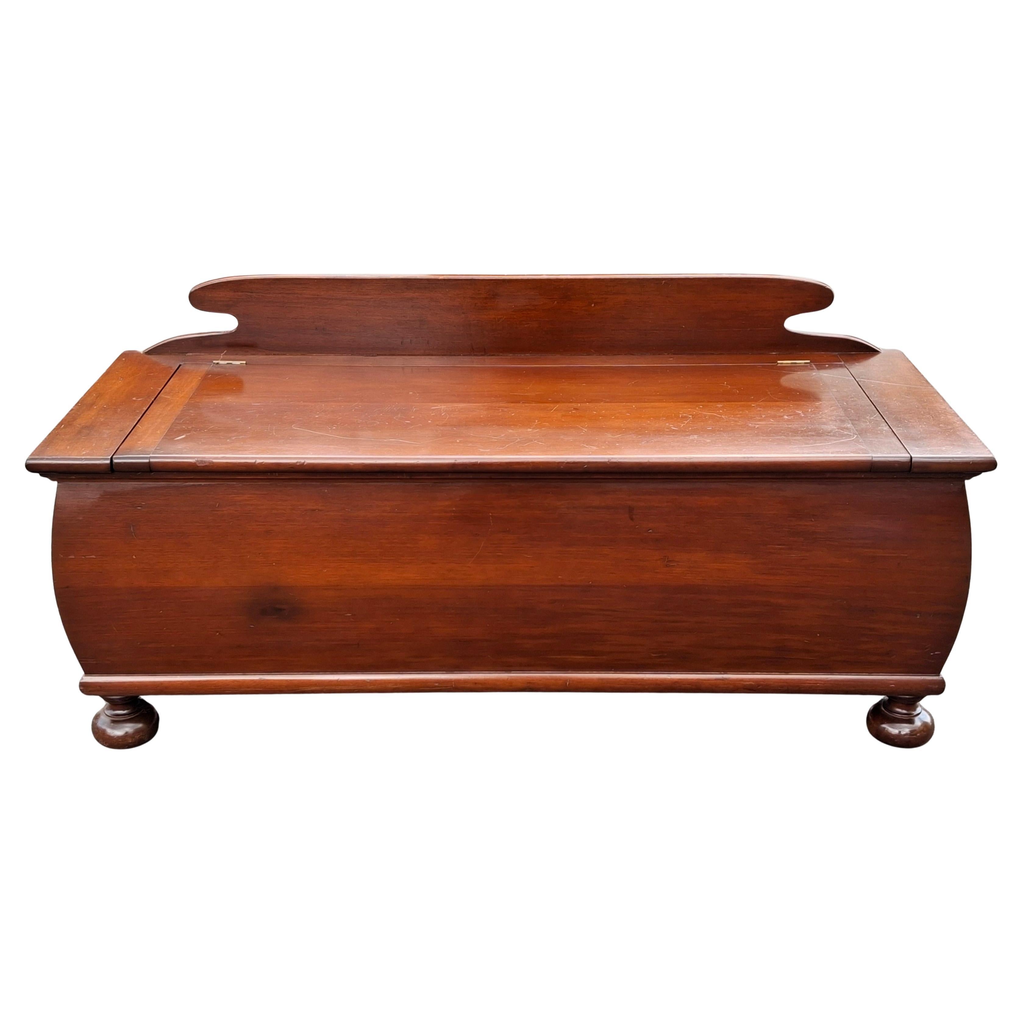 Cassapanca e panca per coperte in mogano in stile William 
Mary in vendita