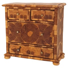 William & Mary Stil Miniature Austernfurnierte Kommode