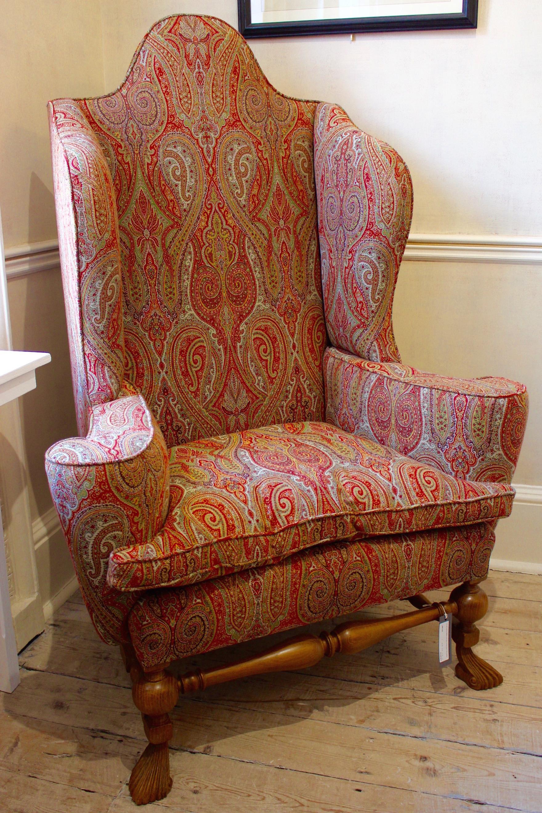 Silla de Ala de Roble Estilo William & Mary Tapizada en Etro Andrómeda en Excelente estado para la venta en Petworth, West Sussex