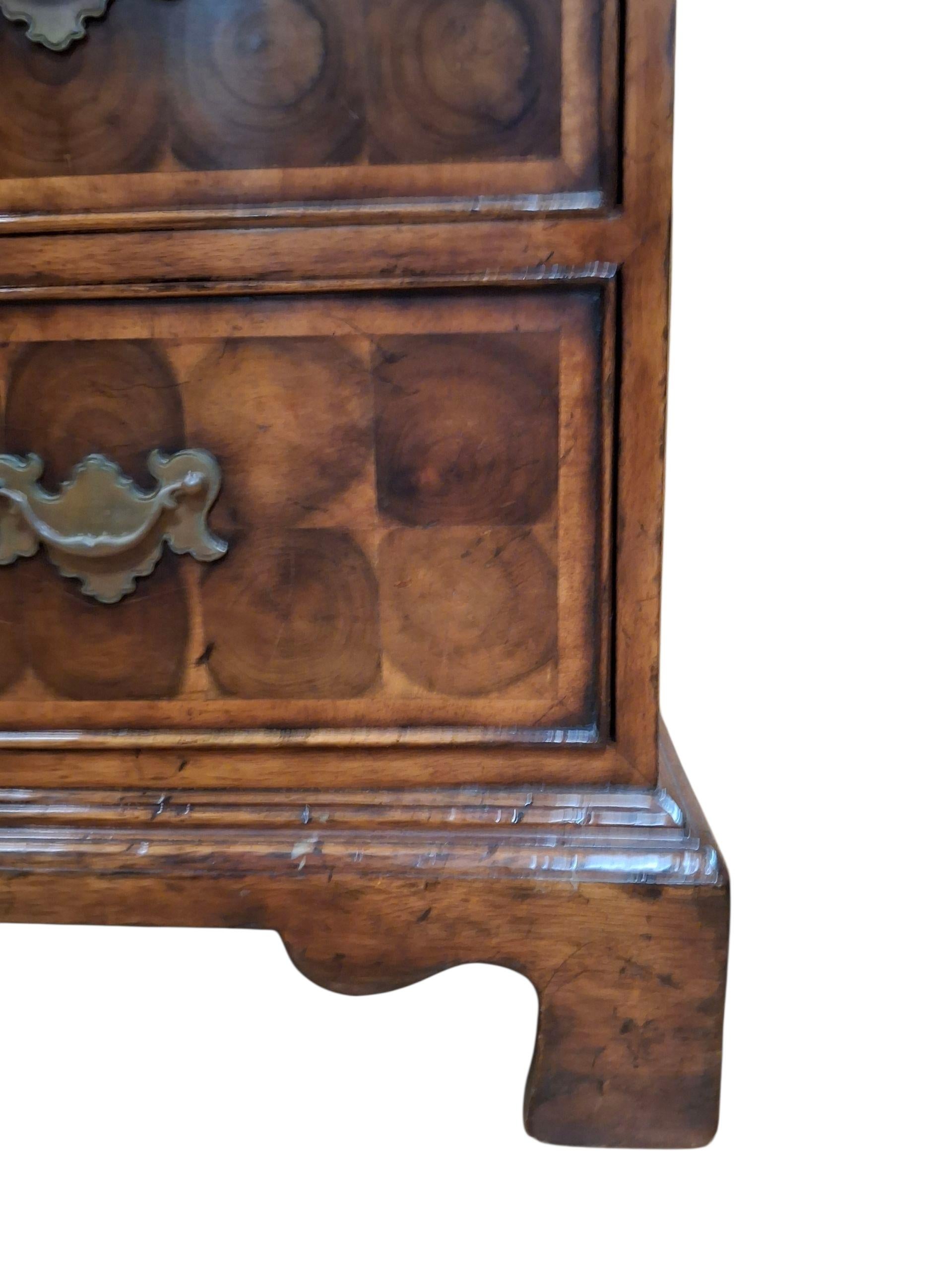 Cómoda de Chapa de Ostra Estilo William & Mary en venta 6