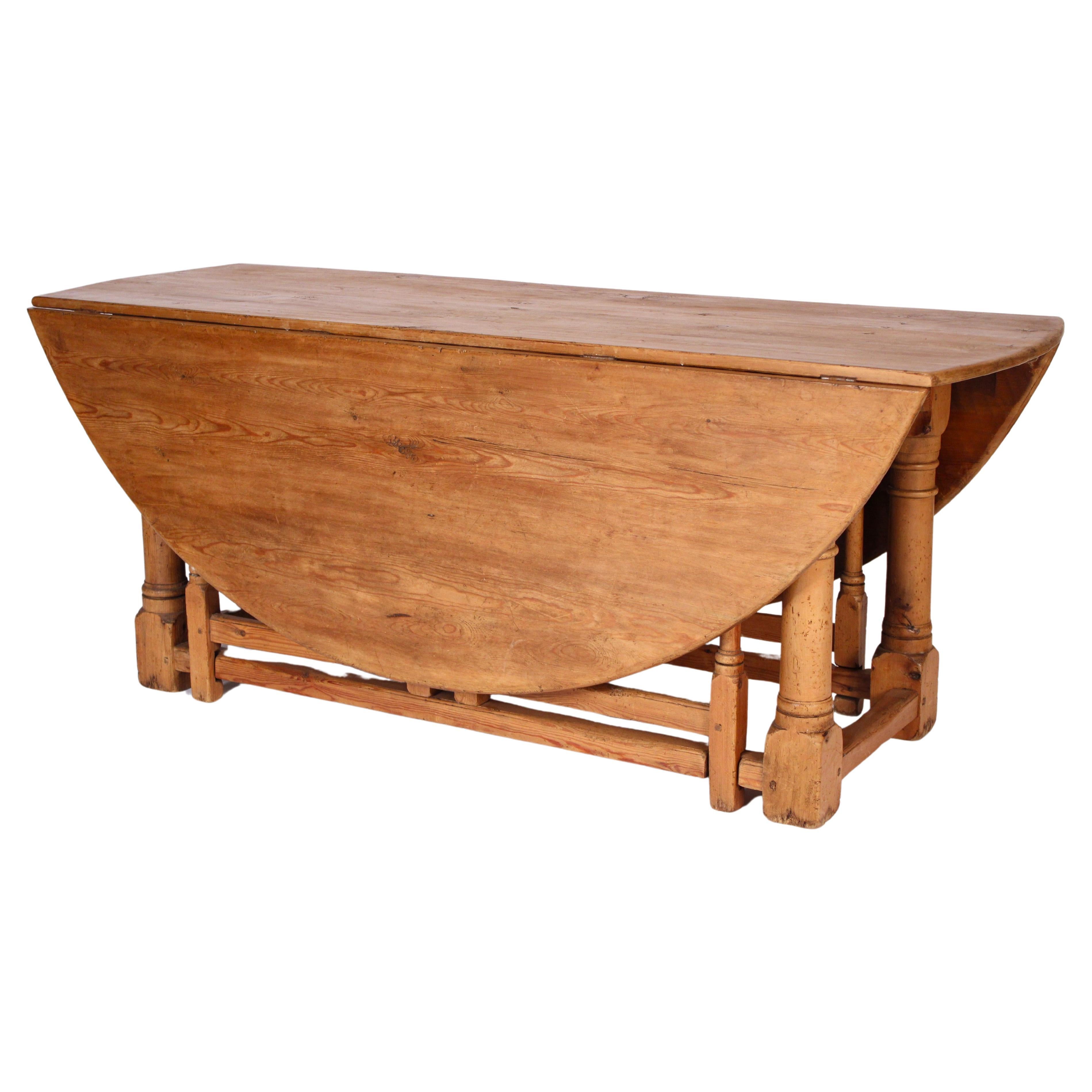 William and Mary Style Pine Gateleg Dining table For Sale
