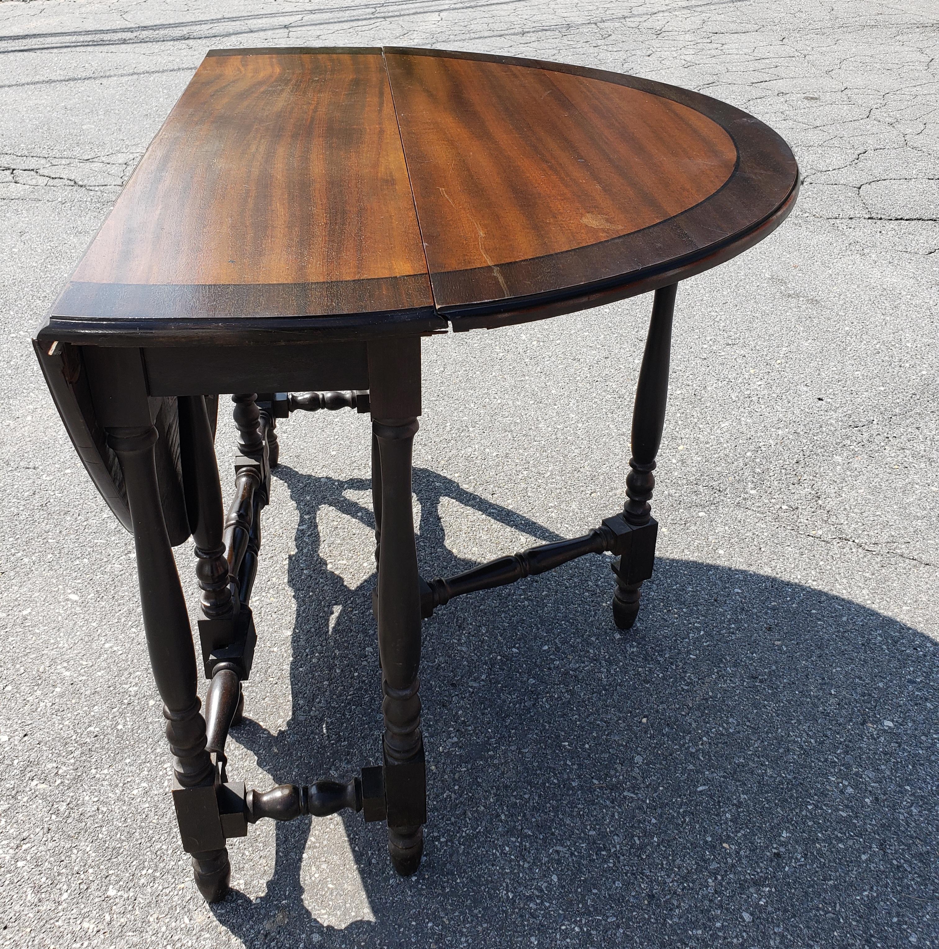 American William And Mary Style Stained Mahogany Gate Leg Drop Leaf Oval Dining Table  For Sale