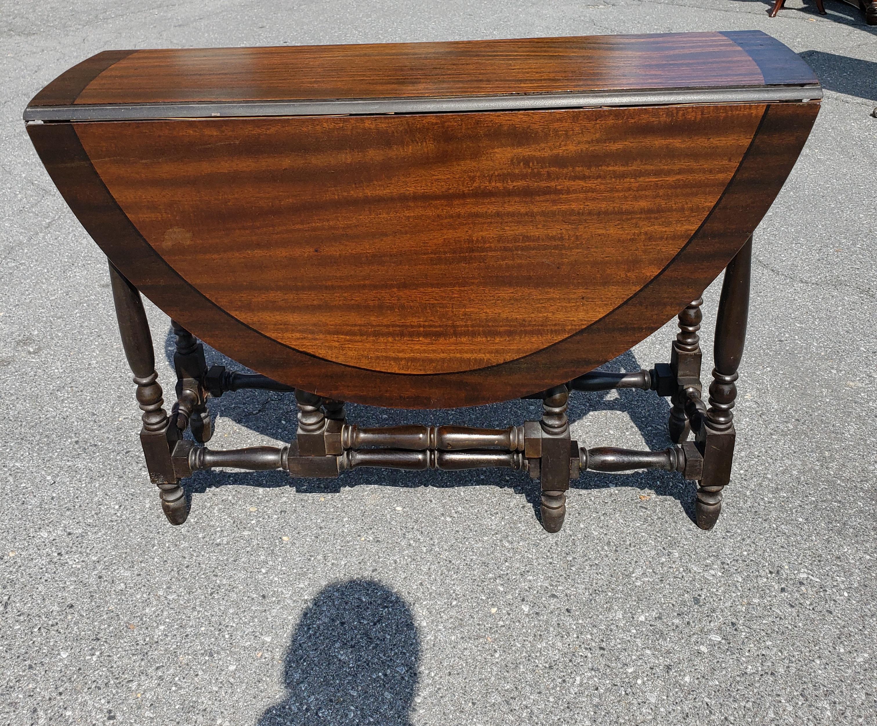 19th Century William And Mary Style Stained Mahogany Gate Leg Drop Leaf Oval Dining Table  For Sale