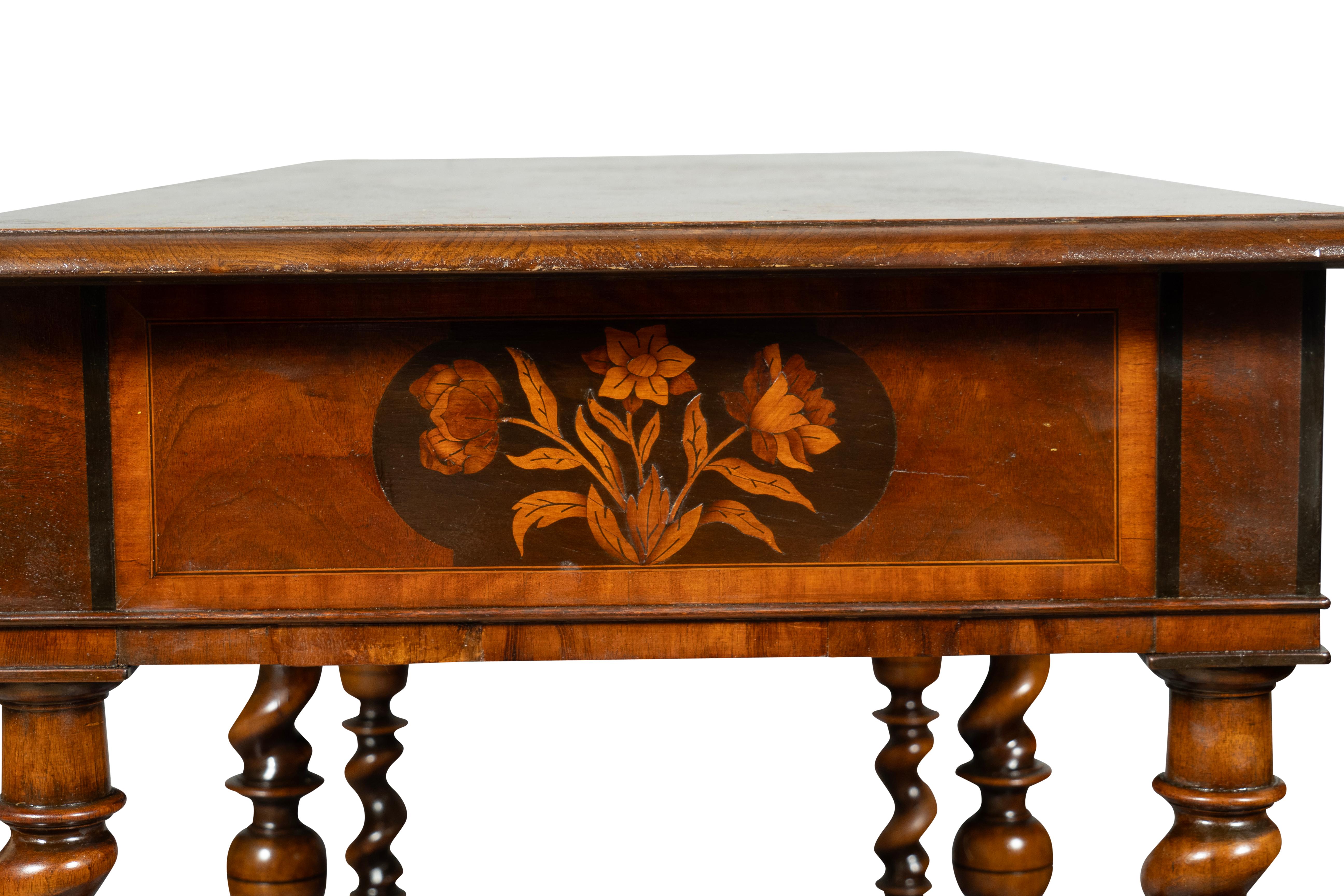 William & Mary Stil Nussbaum und Intarsien Beistelltisch im Angebot 6