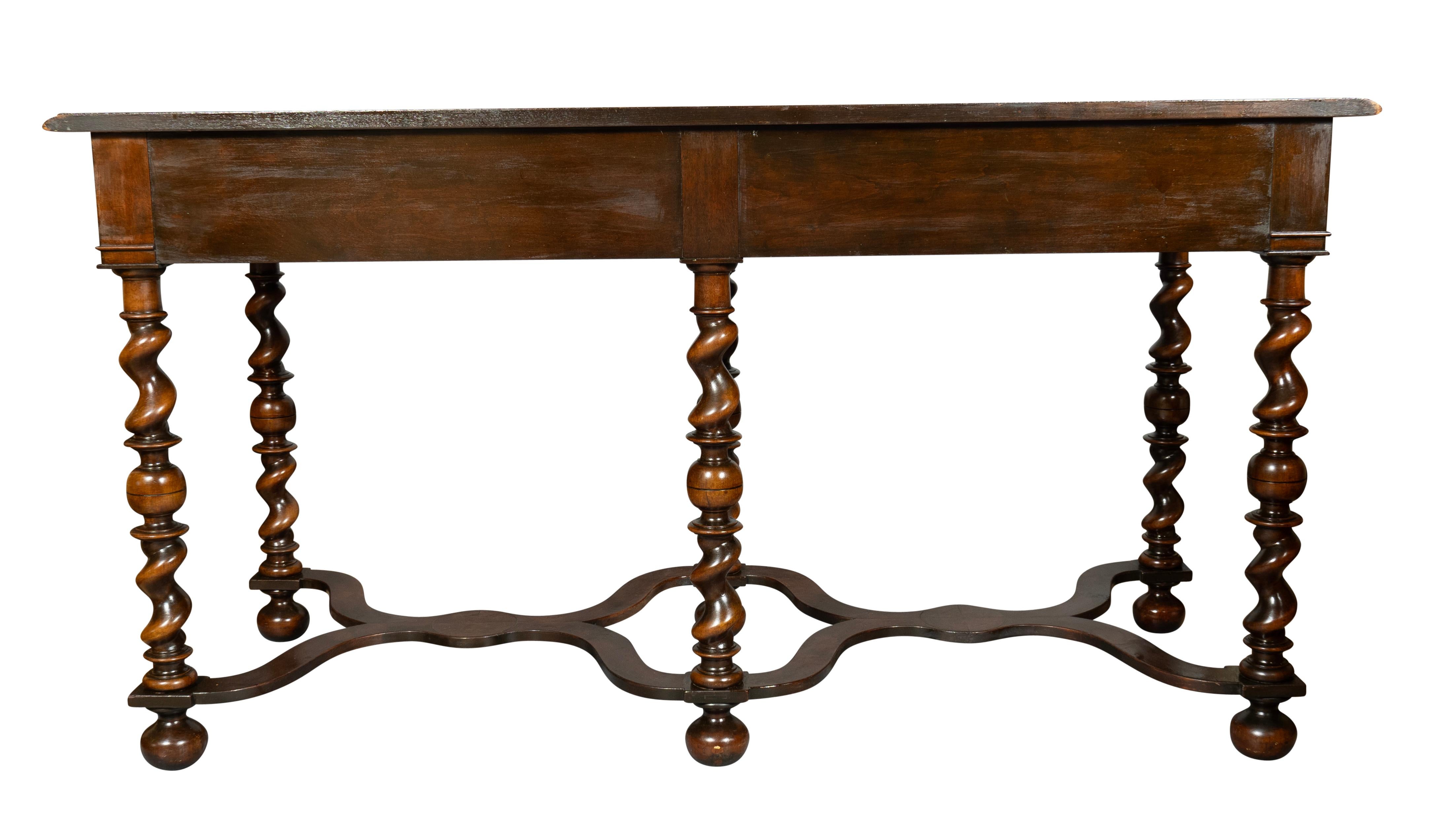 William & Mary Stil Nussbaum und Intarsien Beistelltisch (Europäisch) im Angebot