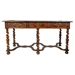 Mesa auxiliar de nogal y marquetería estilo William & Mary