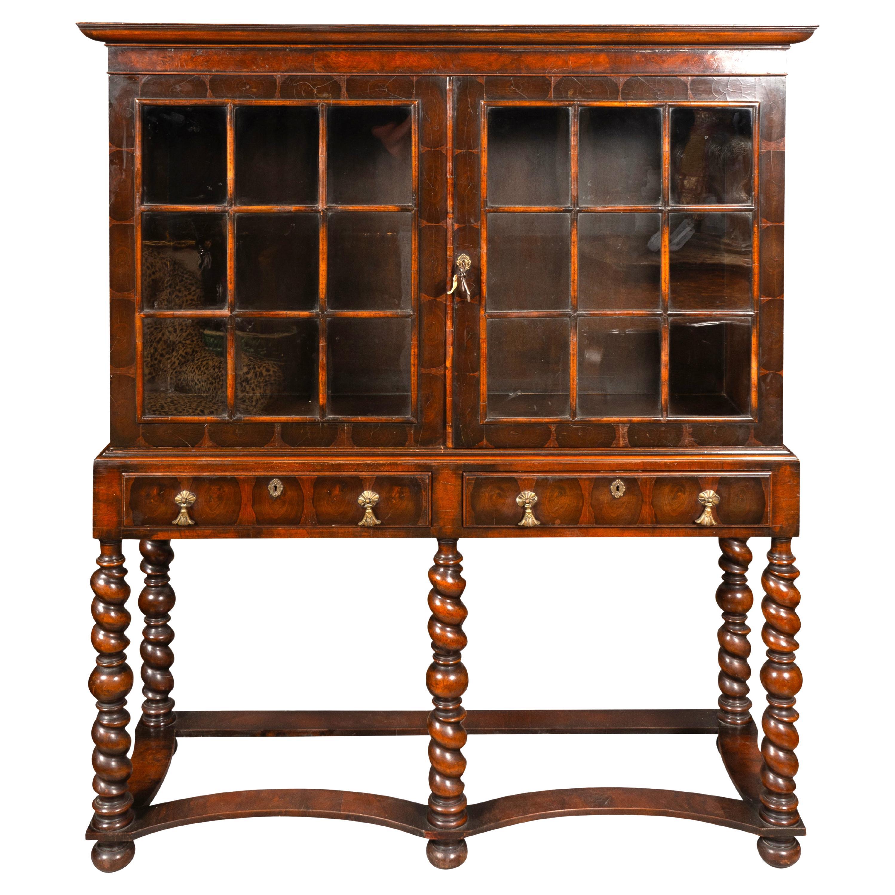William & Mary Stil Nussbaum Kabinett auf Stand
