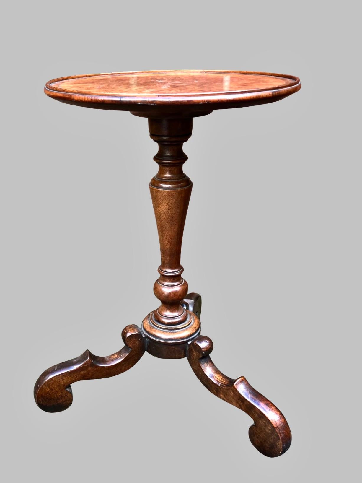 Labeled William and Mary Style Walnut Side Table by W. Charles Tozer London In Good Condition In San Francisco, CA