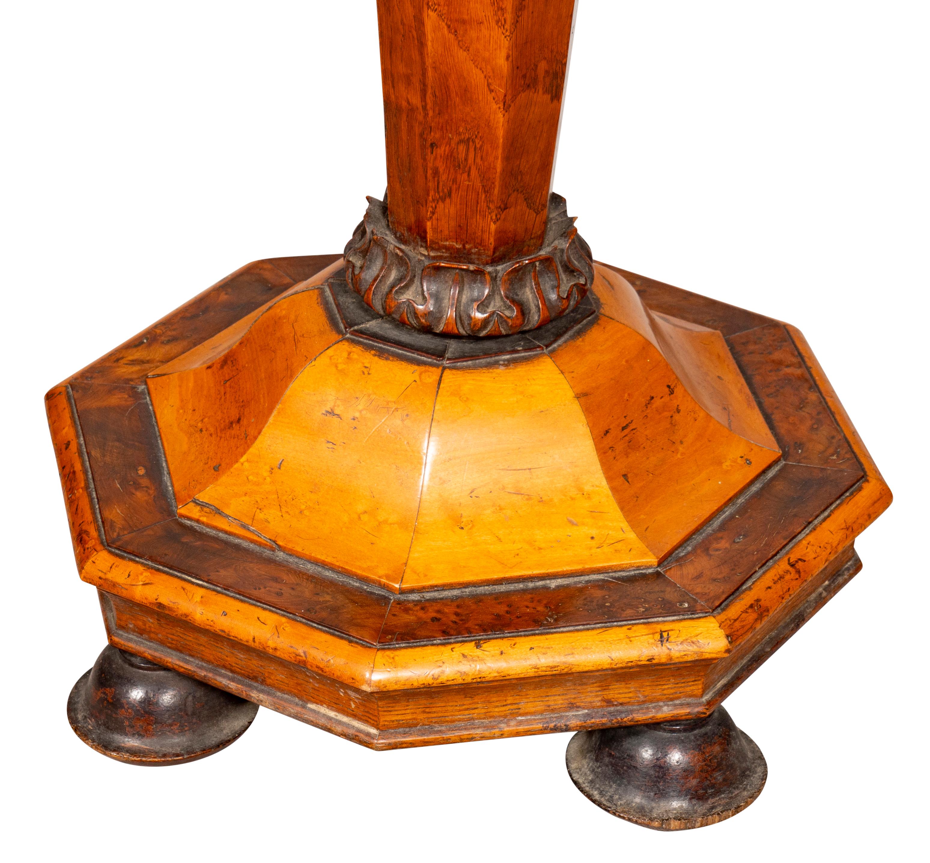 William and Mary Style Yew Wood and Maple Candlestand In Good Condition For Sale In Essex, MA