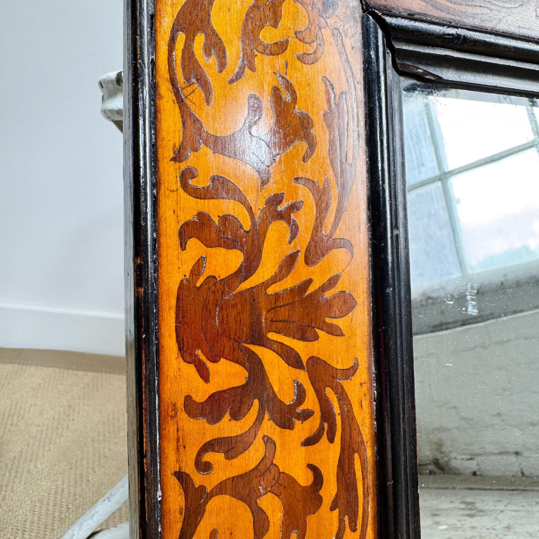 Miroir en marqueterie de noyer et d'algues William & Mary Circa 1690 en vente 2