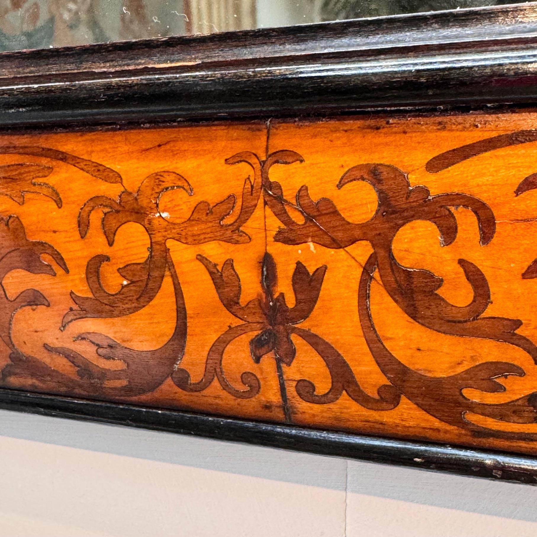 William and Mary Miroir en marqueterie de noyer et d'algues William & Mary Circa 1690 en vente