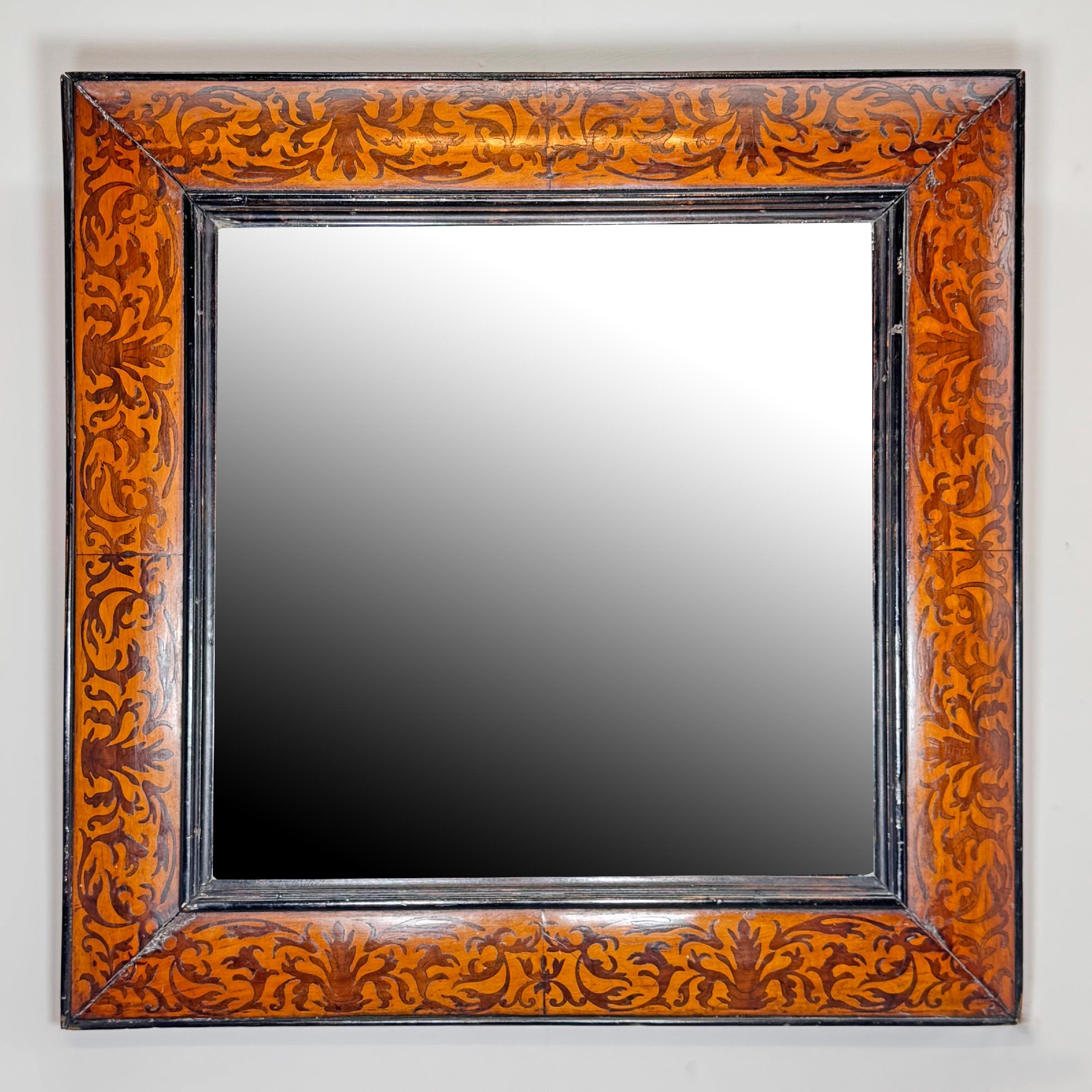 Anglais Miroir en marqueterie de noyer et d'algues William & Mary Circa 1690 en vente