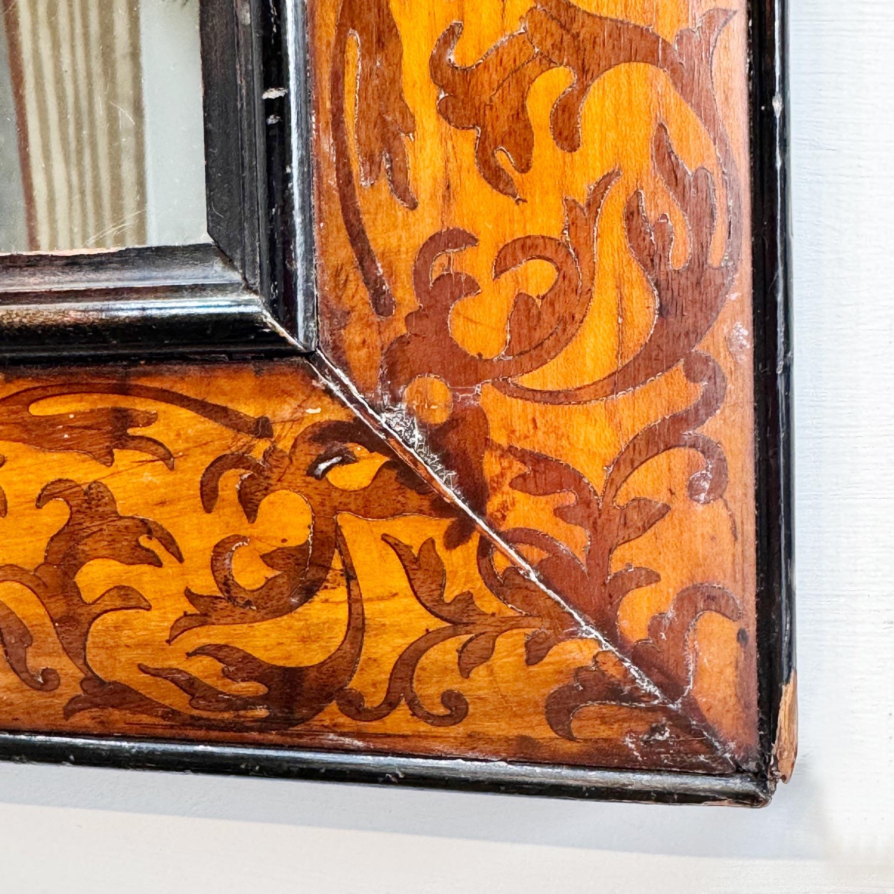 Fin du XVIIe siècle Miroir en marqueterie de noyer et d'algues William & Mary Circa 1690 en vente